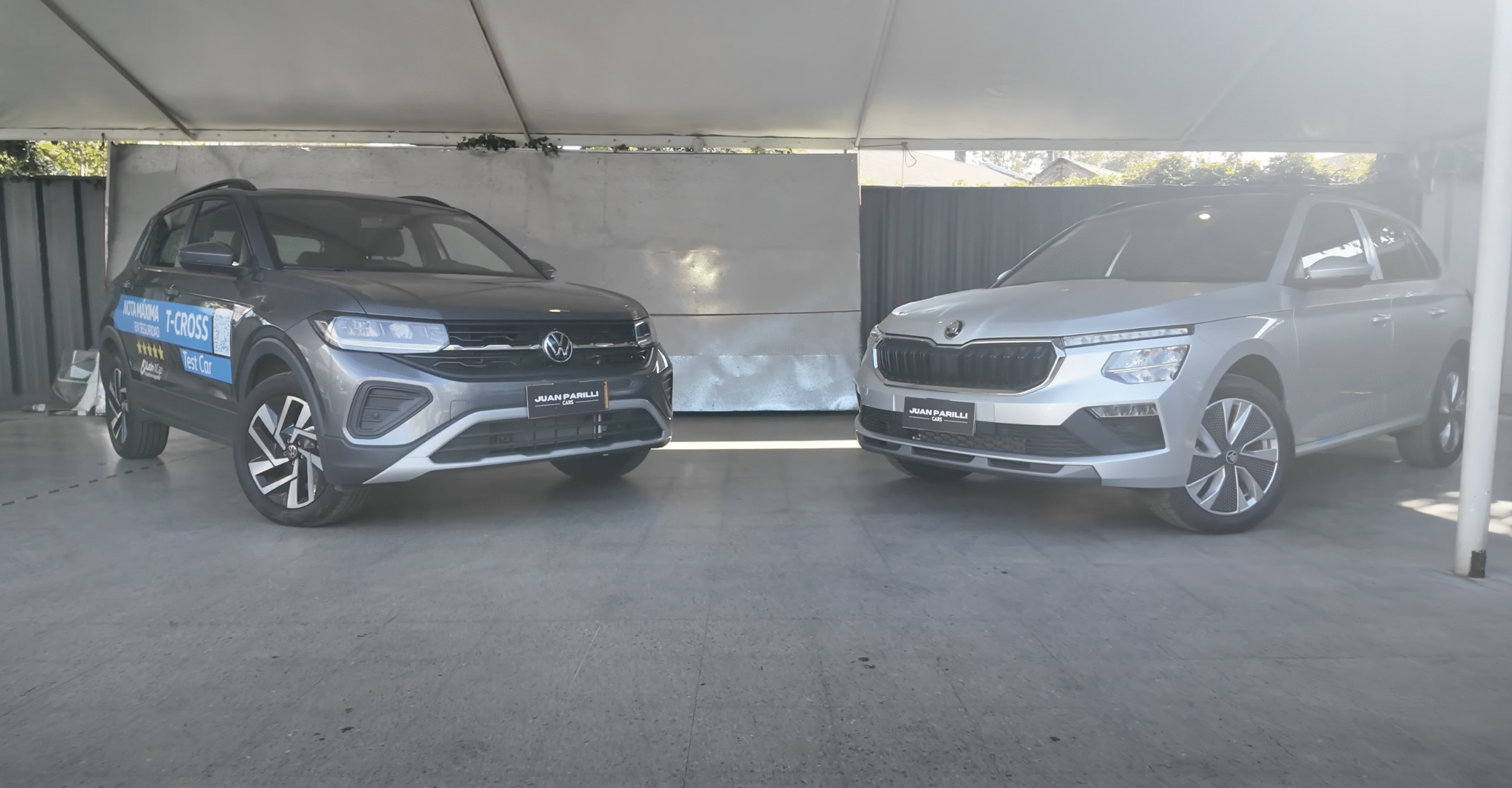 Comparativa Volkswagen T-Cross vs Škoda Kamiq, vista frontal de ambos SUV