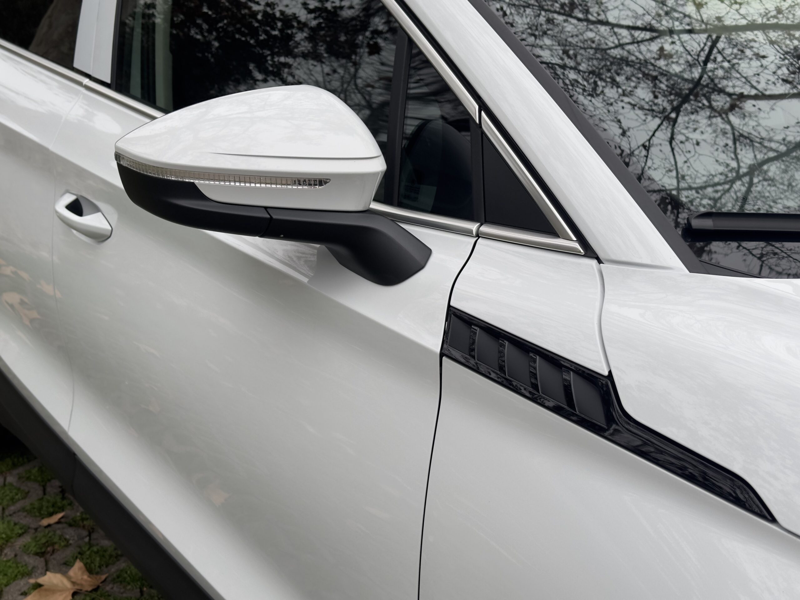 Interior del Elroq con pantalla de 13 pulgadas