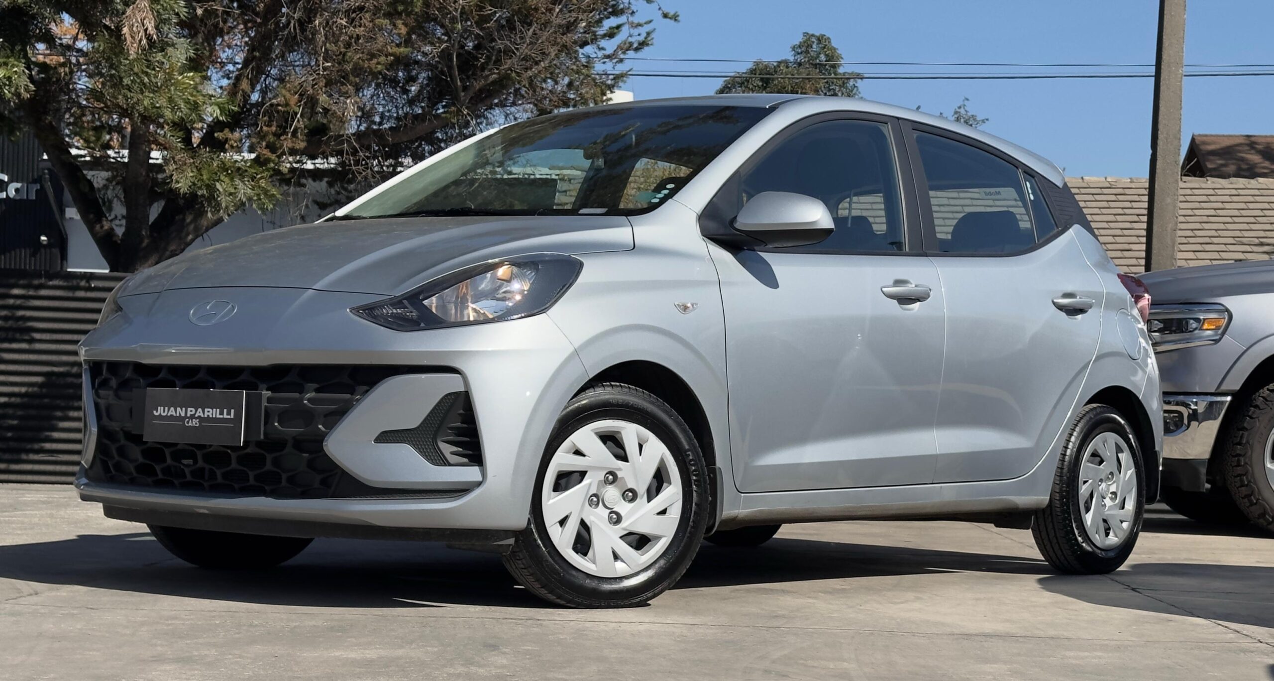 Hyundai i10: vista frontal en color gris