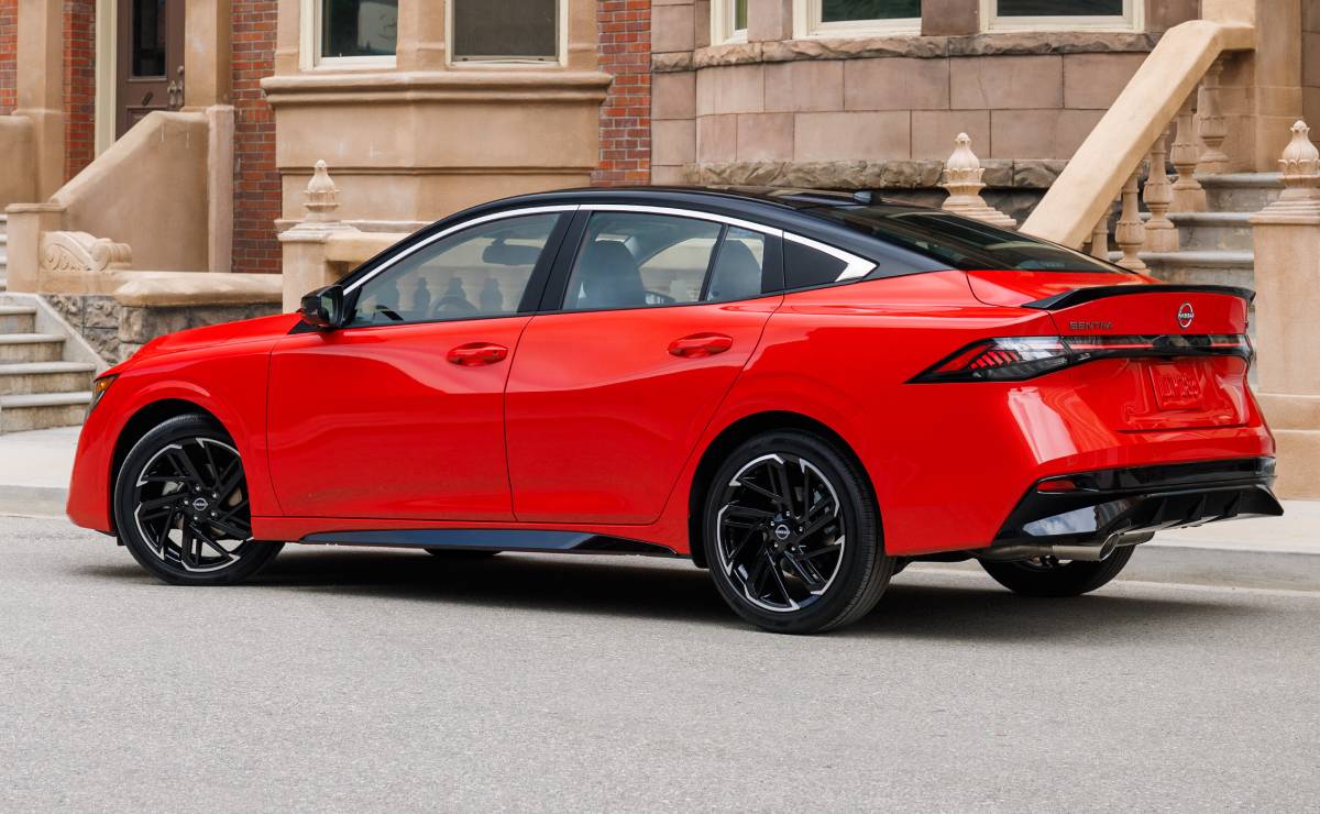 Parte trasera Nissan Sentra 2026