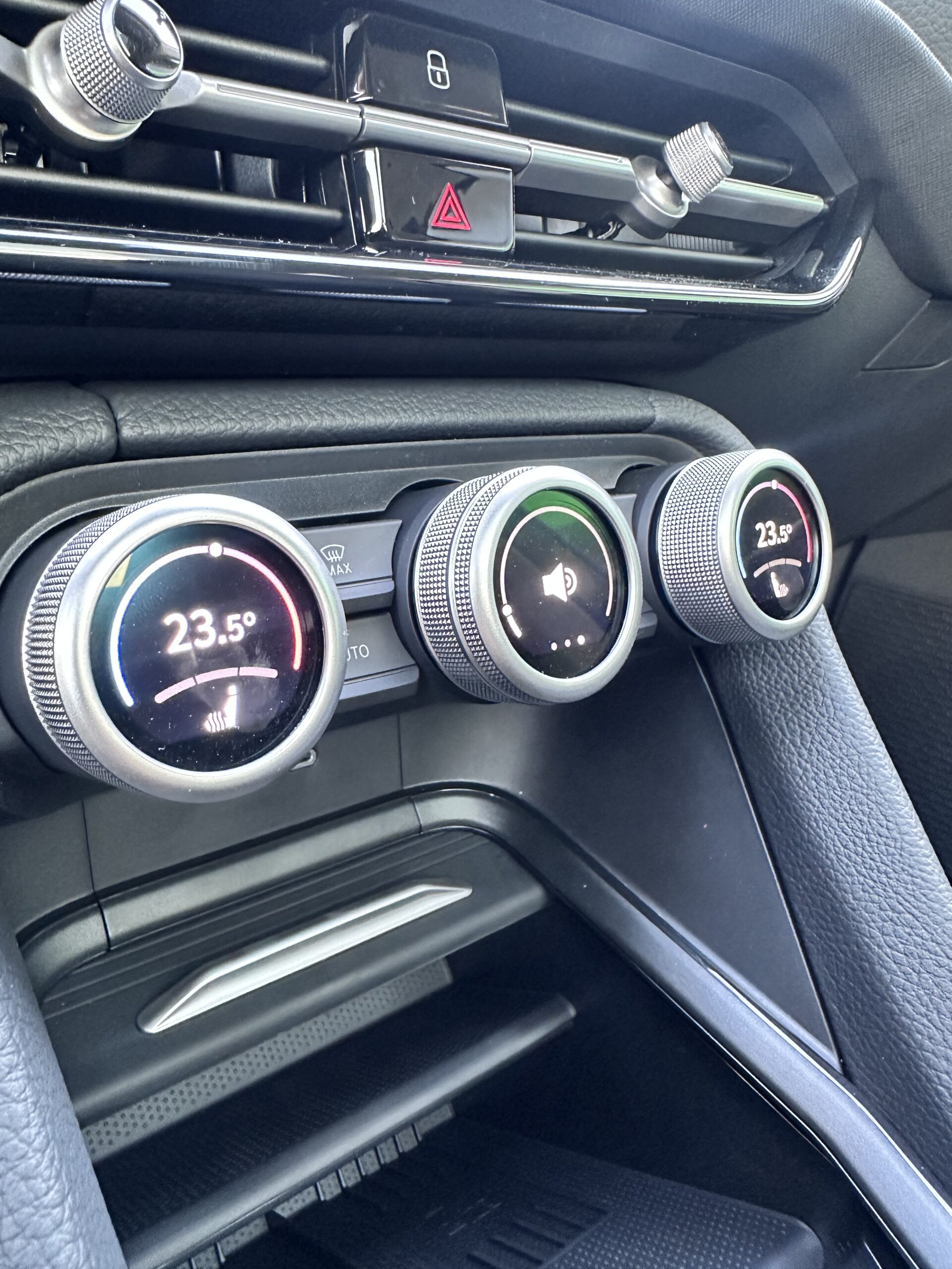 Nuevo Škoda Kodiaq 2025 – La segunda generación de un SUV que marcó historia Perillas del climatizador del Škoda Kodiaq 2025