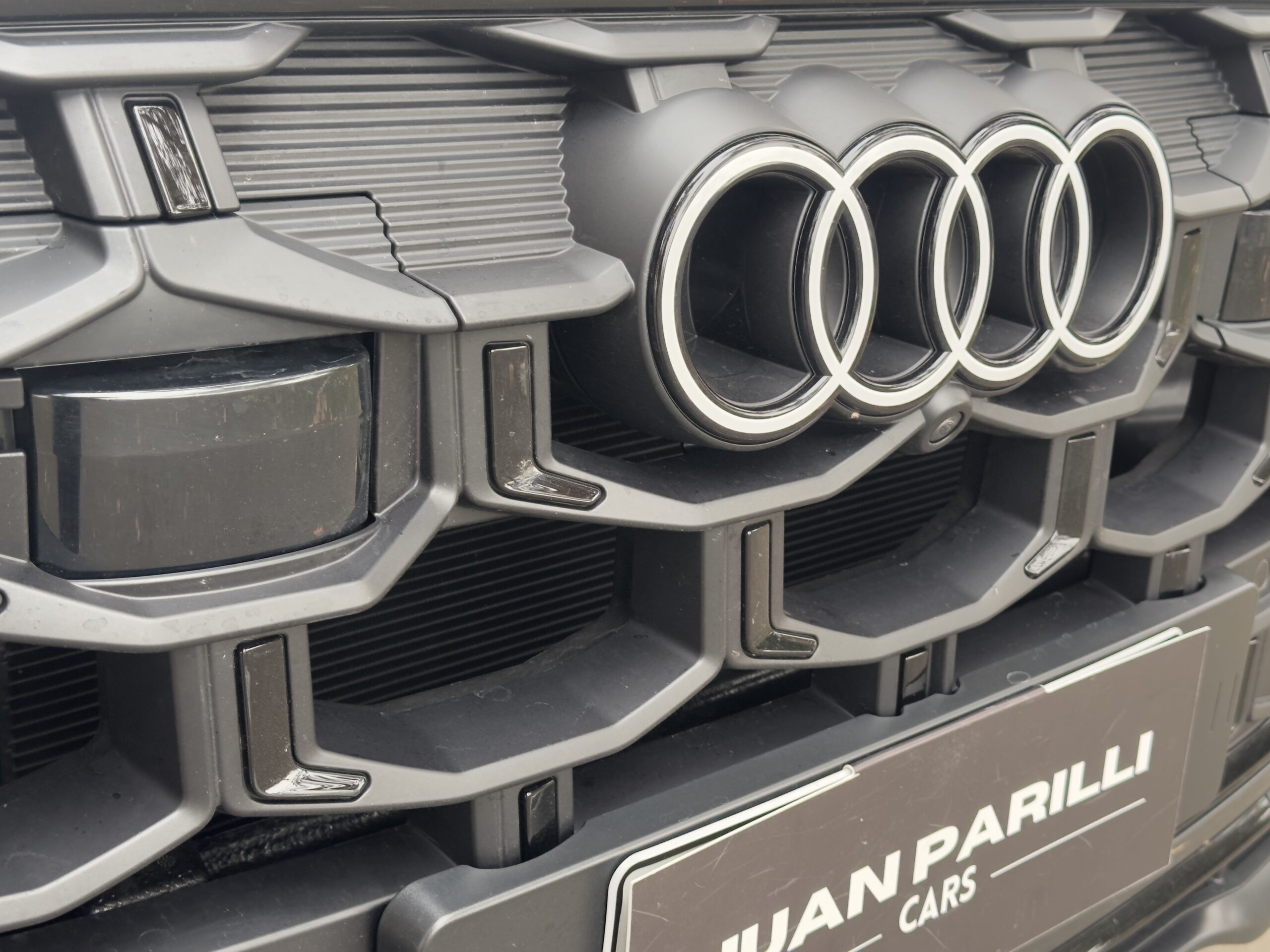 Detalle parrilla frontal Audi SQ7