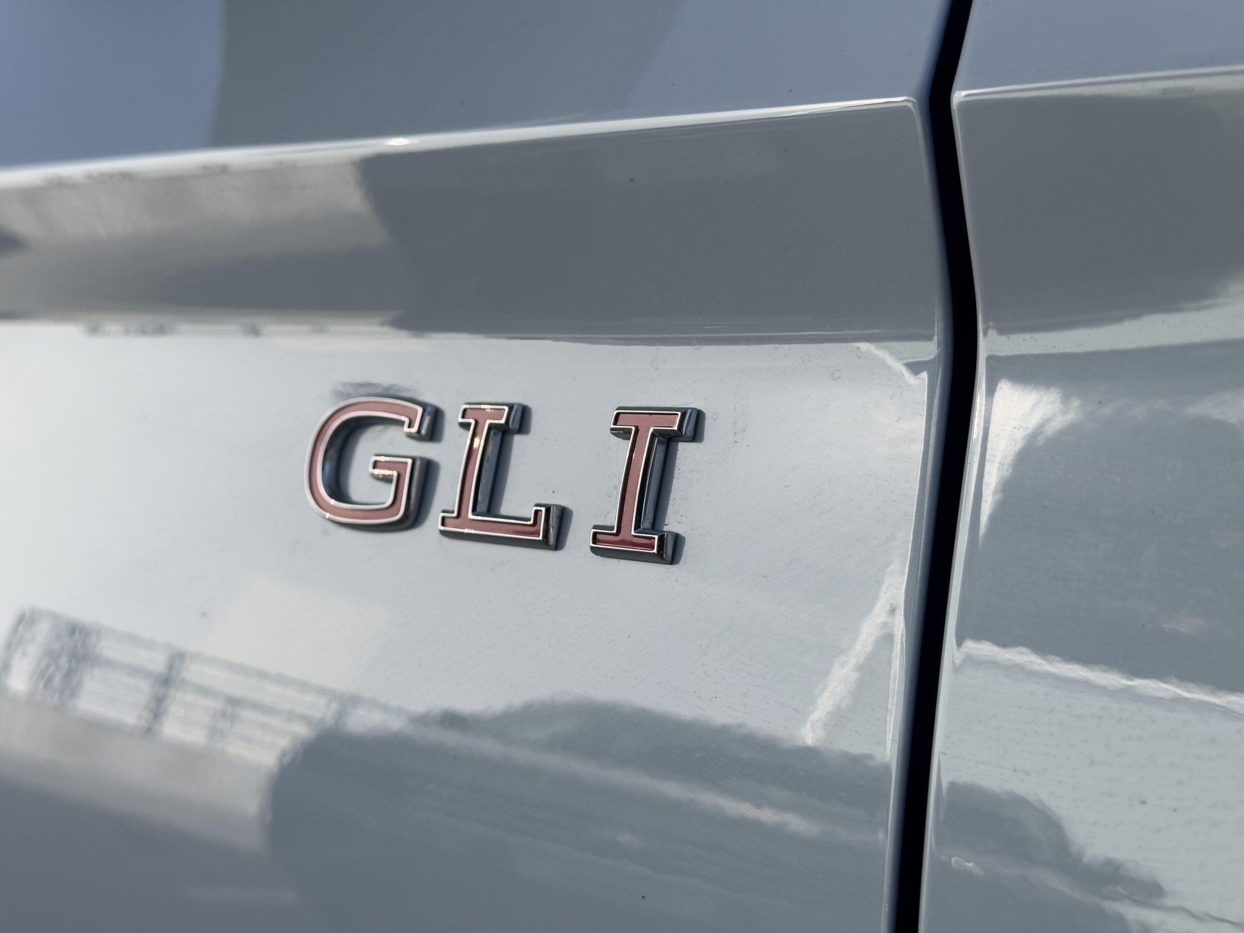 Insignia lateral GLI
