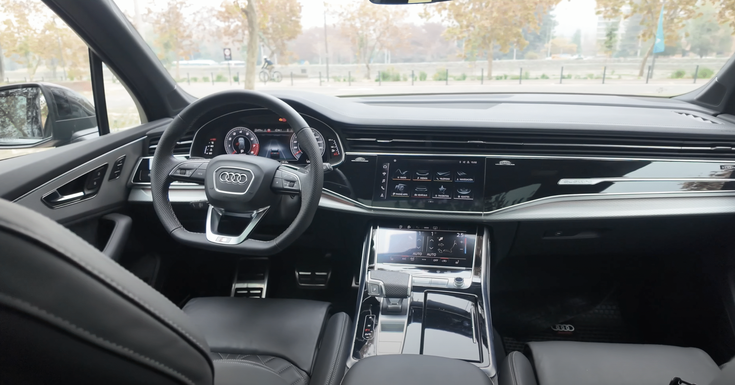 Vista tablero interior Audi SQ7