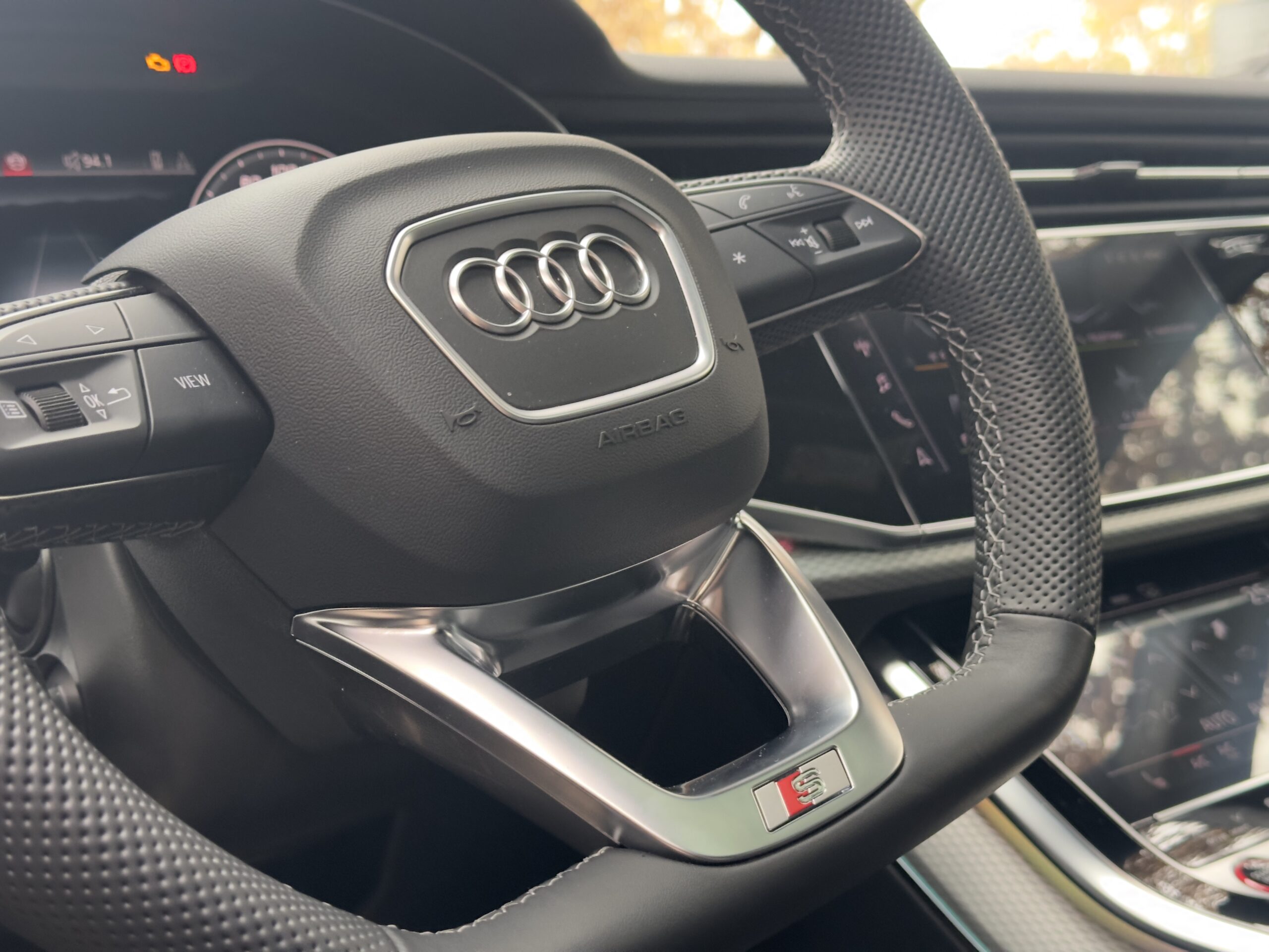 Volante y detalles interiores Audi SQ7