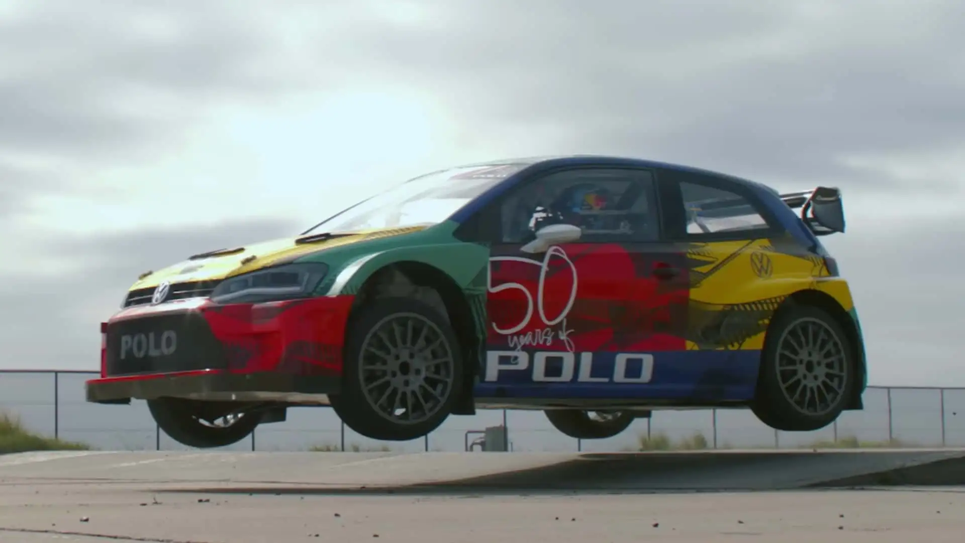 Volkswagen celebra 50 años del Polo con un emocionante video estilo Gymkhana volkswagen polo gymkhana video