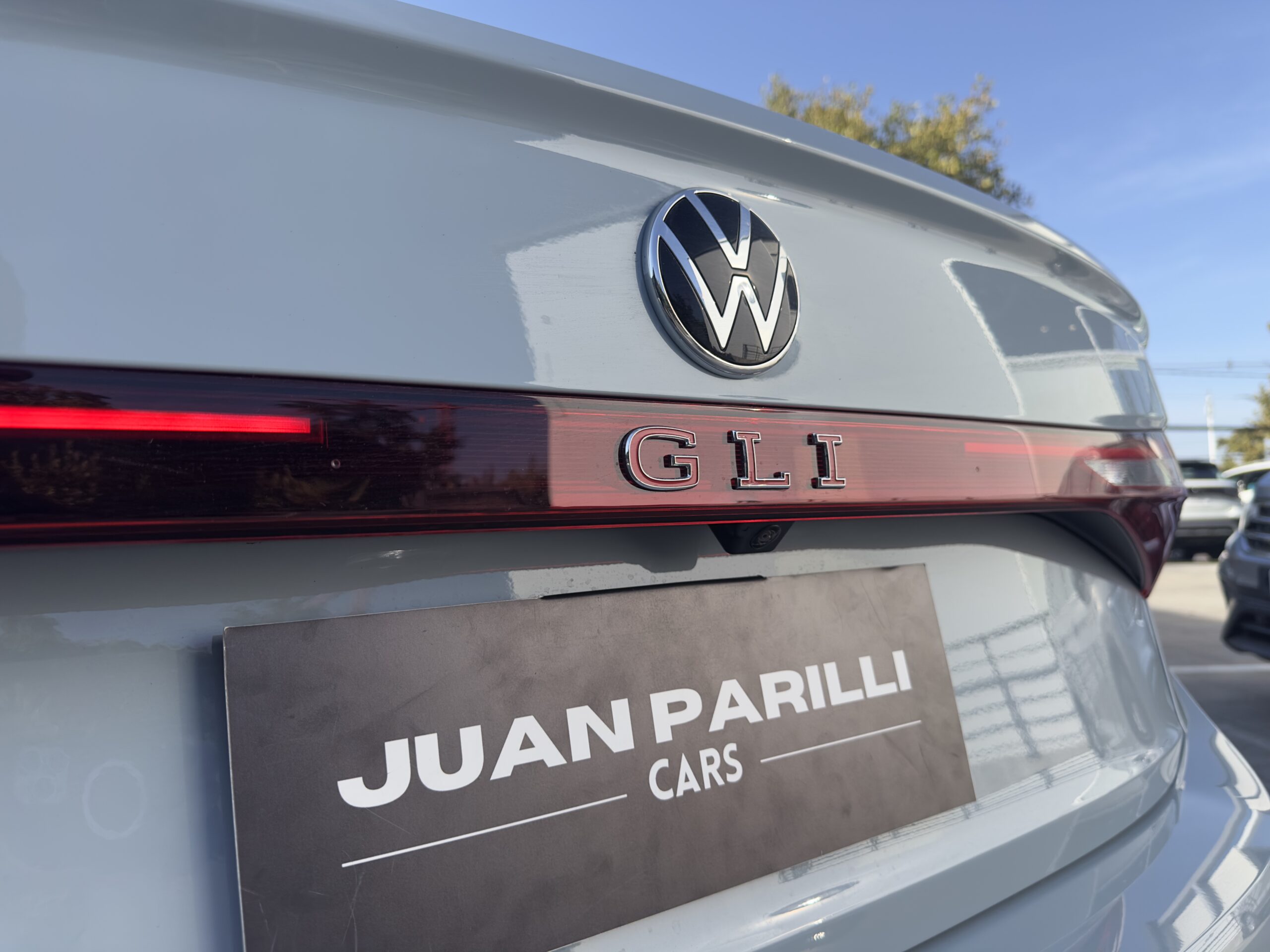 Parte trasera del Volkswagen Jetta GLI 2025 en detalle