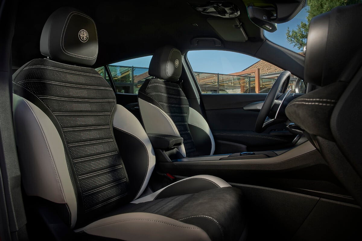 Alfa Romeo Tonale 2026: más presencia, mejor interior y tecnología al día Asientos delanteros con nuevo acabado en el Alfa Romeo Tonale
