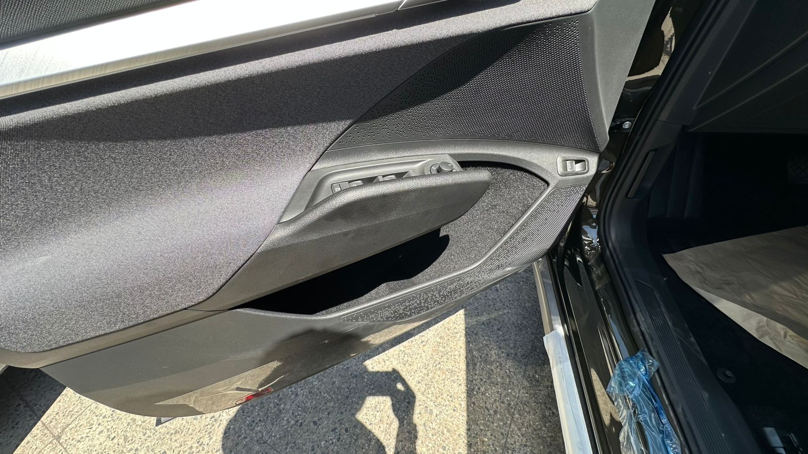 Detalle de puertas y terminaciones del Enyaq