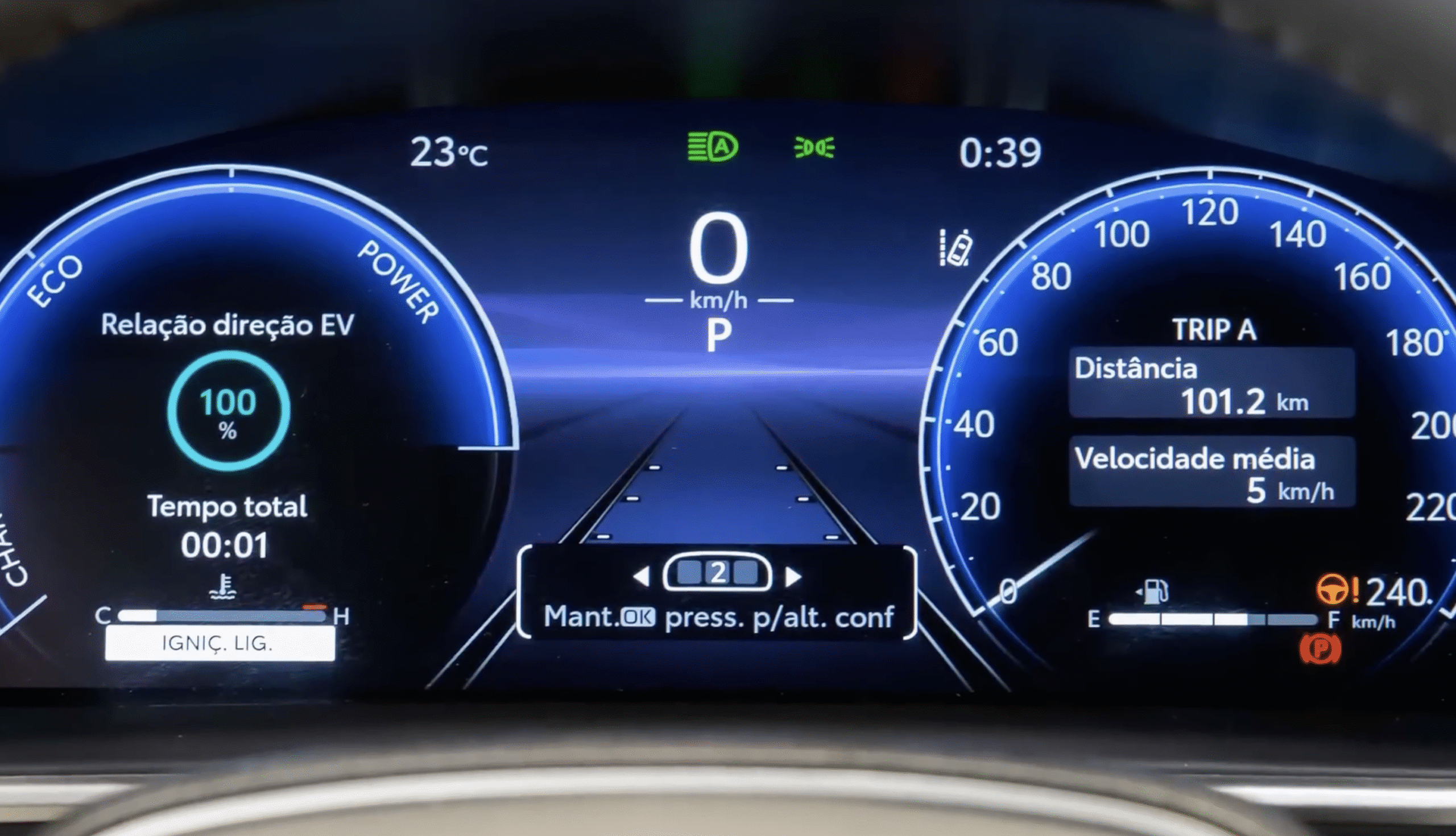 Frontal del Corolla Cross HEV facelift con parrilla tipo panal