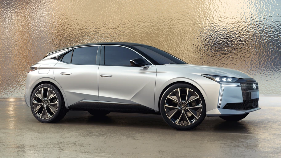 DS N°4 en Chile: homologado y su llegada es inminente Vista lateral del DS Nº4 mostrando su silueta elevada