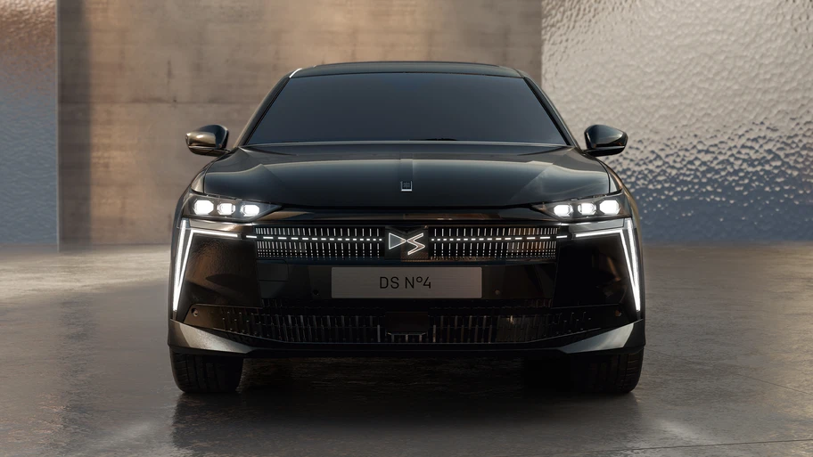 DS N°4 en Chile: homologado y su llegada es inminente Frontal DS Nº4 con parrilla ampliada y luces LED