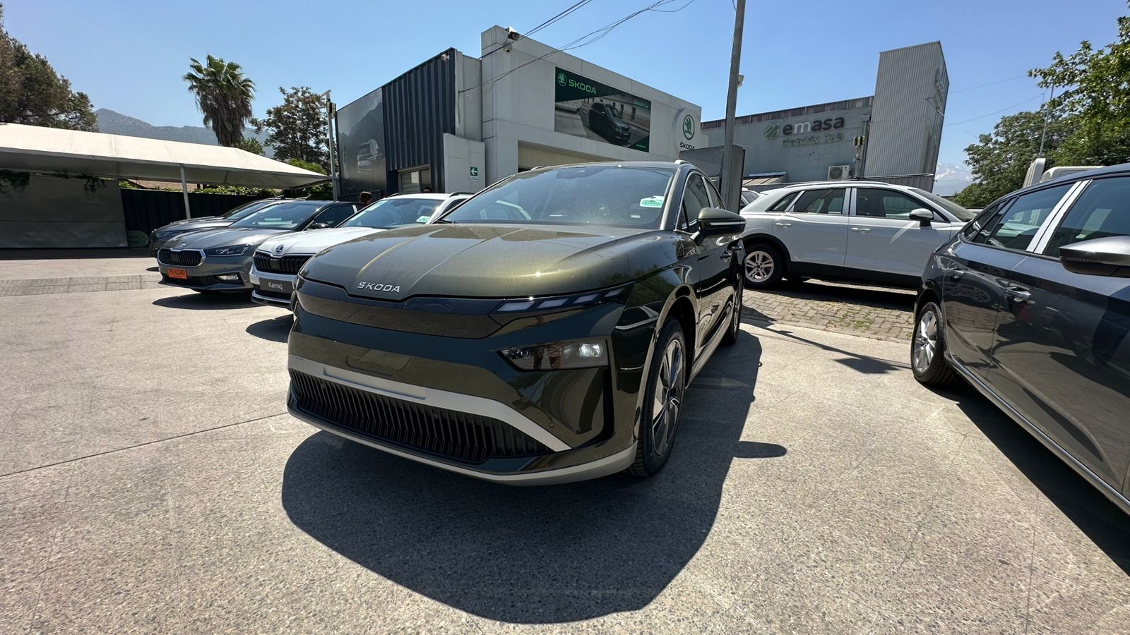 Skoda Enyaq 85 ya está en Chile: versión única, equipamiento completo y precio estimado de $53 millones frontal del skoda enyaq chile