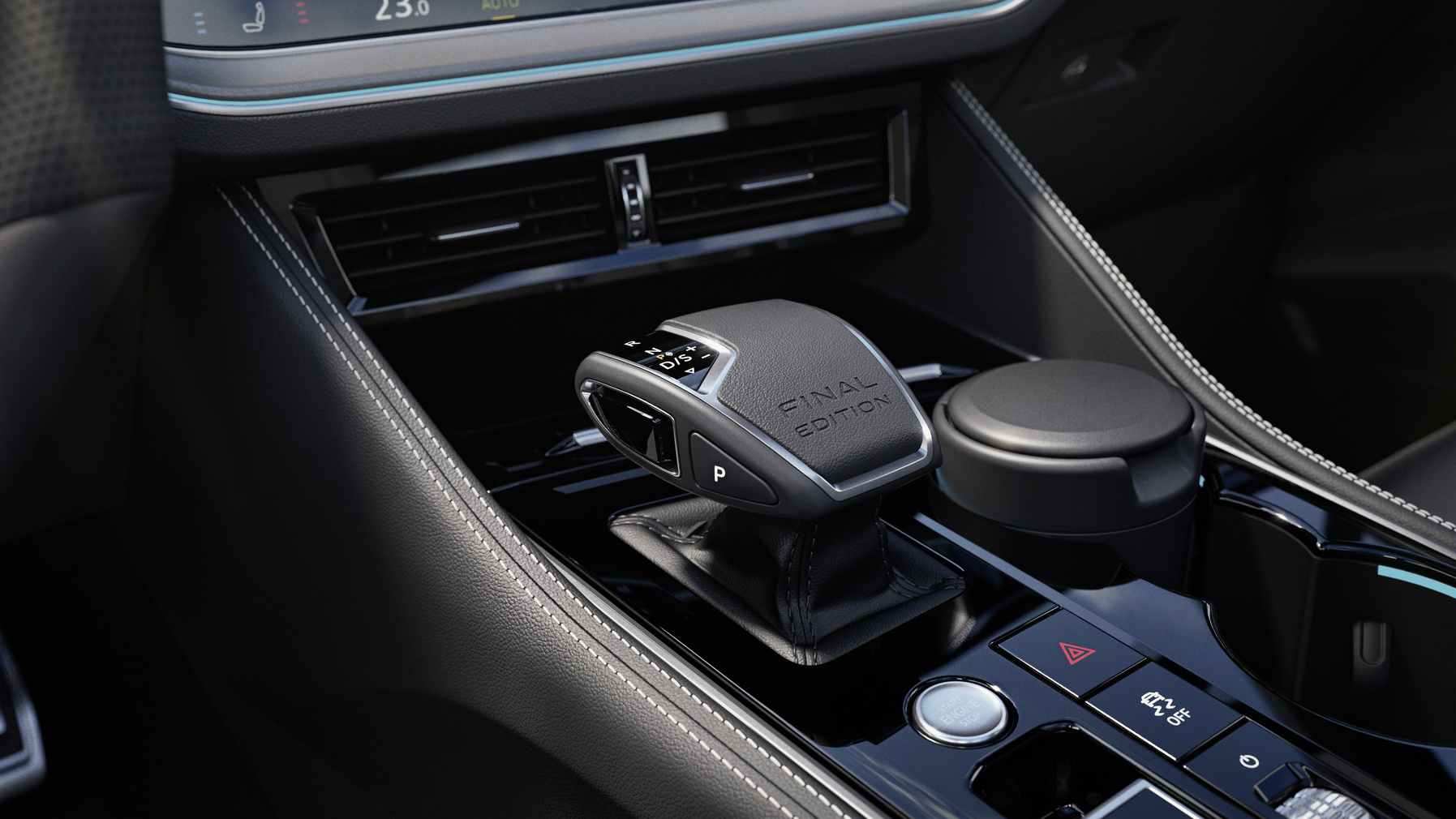 Volkswagen Touareg FINAL EDITION, adiós al buque insignia. Detalle de palanca de cambios con emblema FINAL EDITION