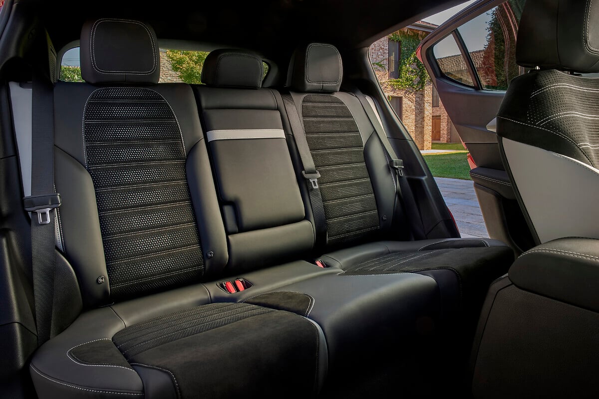 Alfa Romeo Tonale 2026: más presencia, mejor interior y tecnología al día Plazas traseras Alfa Romeo Tonale