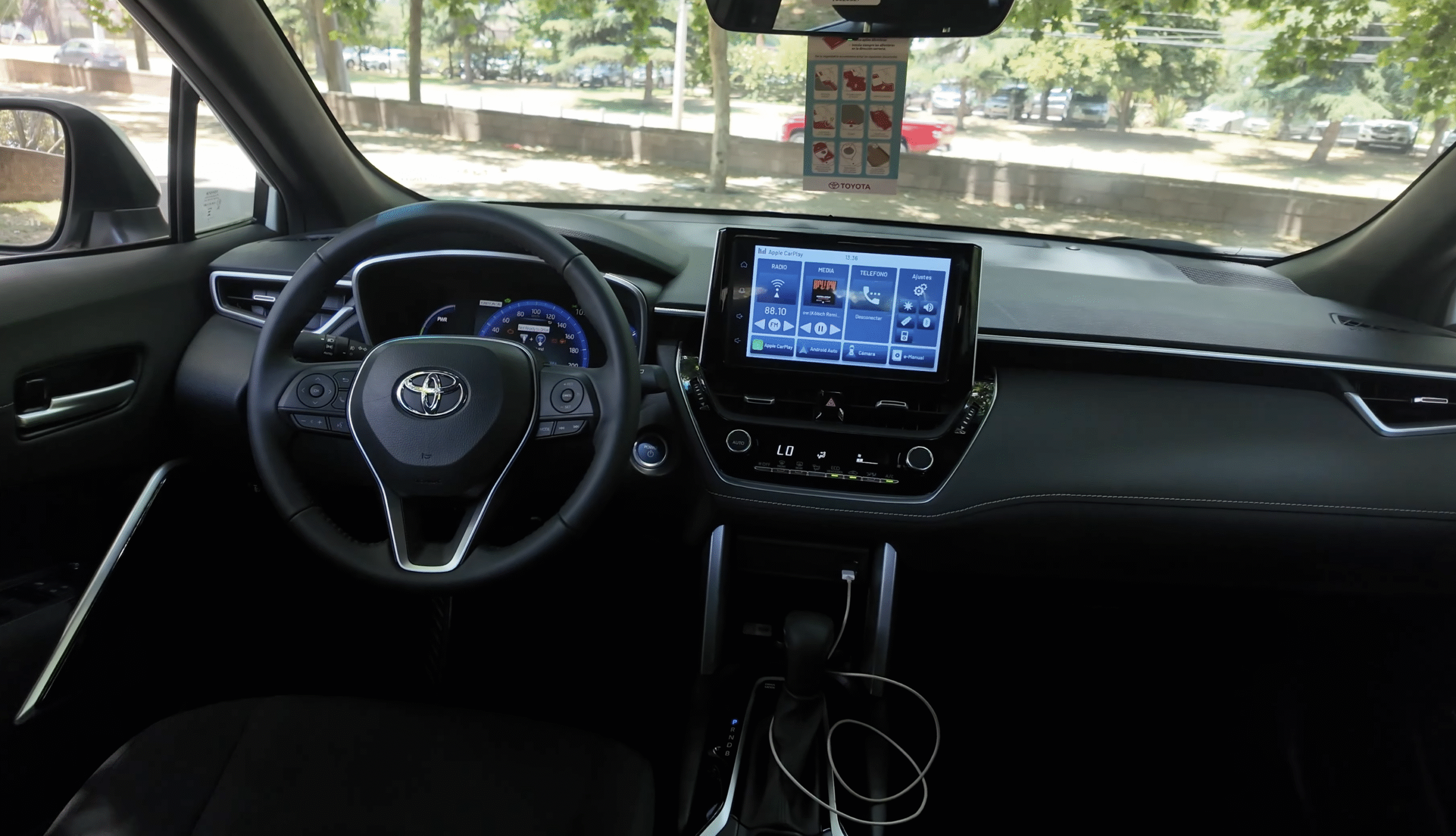 Tablero del Toyota Corolla Cross HEV (facelift) con mejoras de calidad en la parte superior