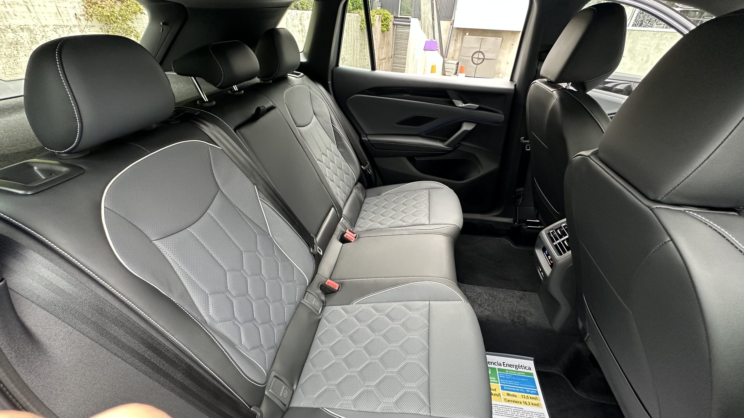 Plazas traseras espaciosas en Volkswagen Tiguan 2025