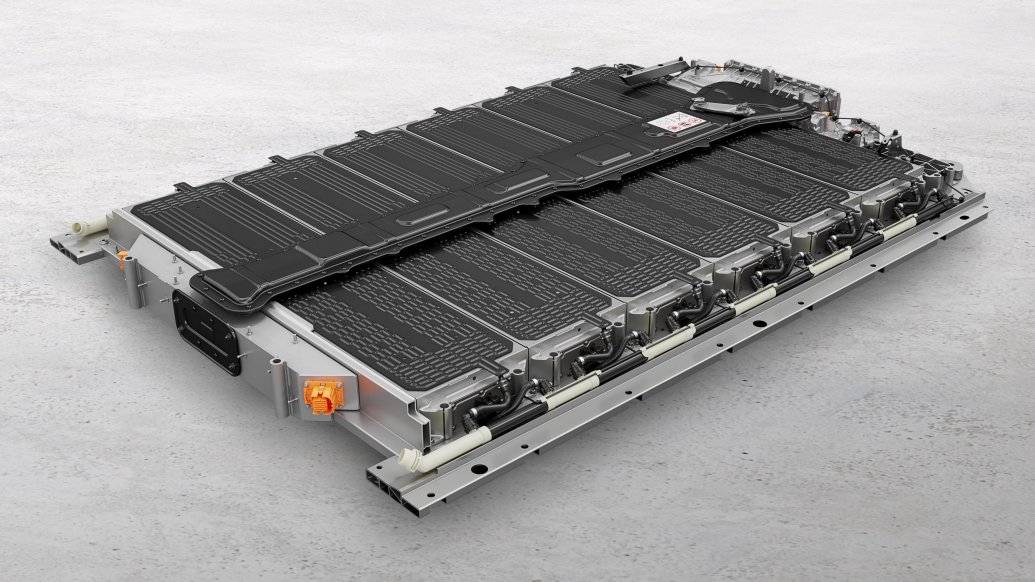 Porsche Cayenne Electric: nueva batería de alta tensión con 7% más densidad energética y carga más eficiente Baterías del Porsche Cayenne Electric en exposición