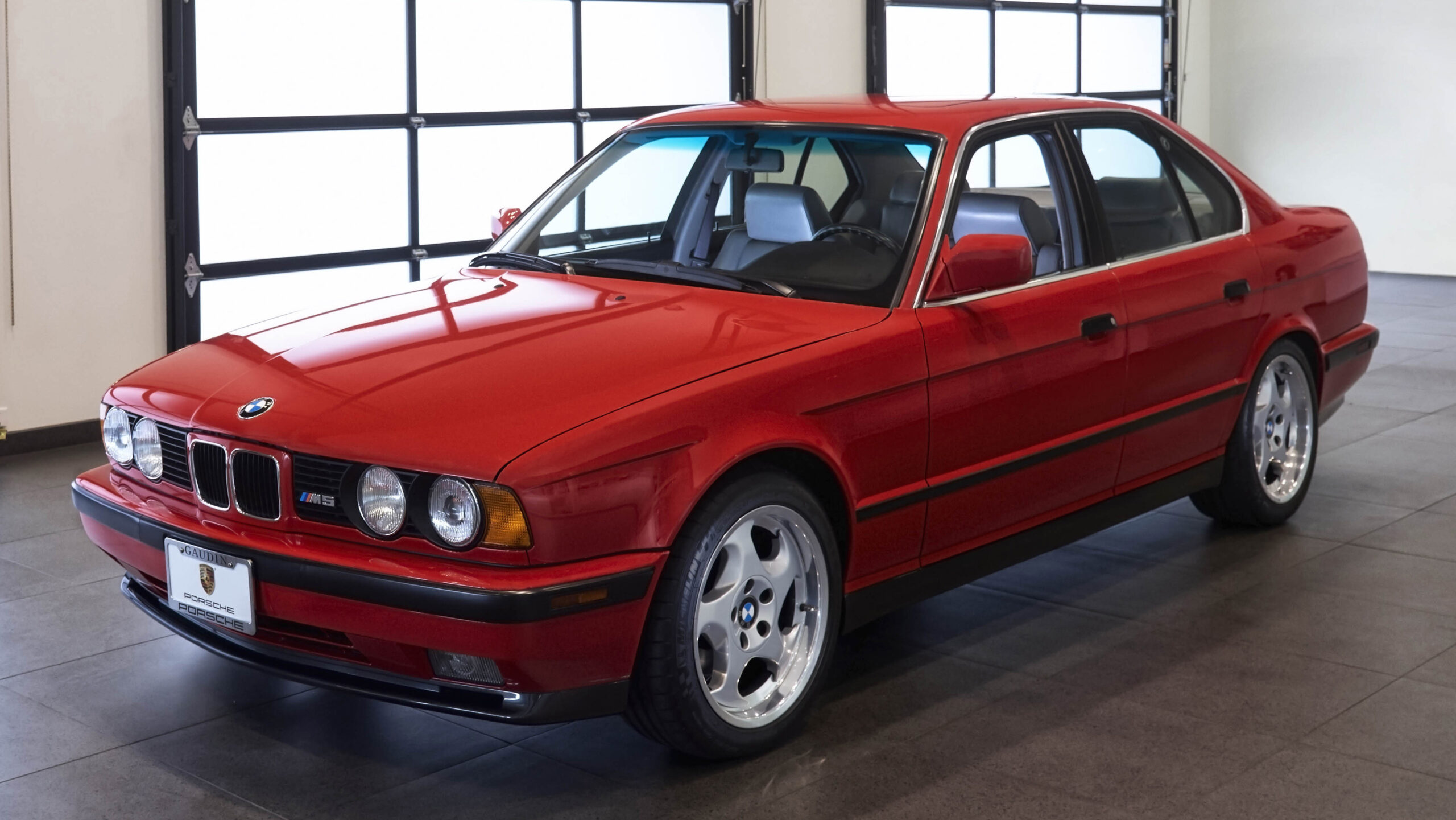 BMW M5 E34 delantera