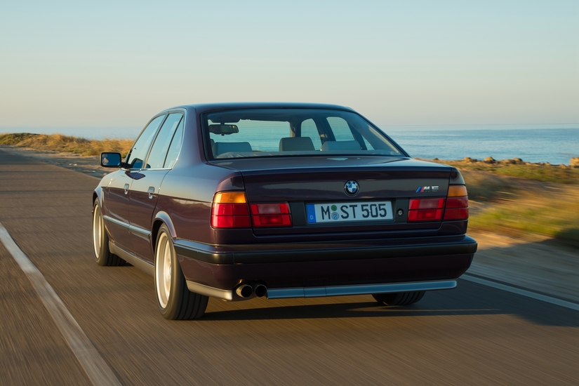 BMW M5 E34 trasera