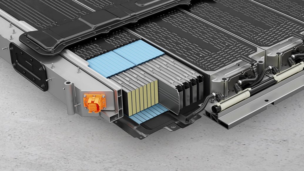 Porsche Cayenne Electric: nueva batería de alta tensión con 7% más densidad energética y carga más eficiente Detalle de celdas de batería del Cayenne Electric