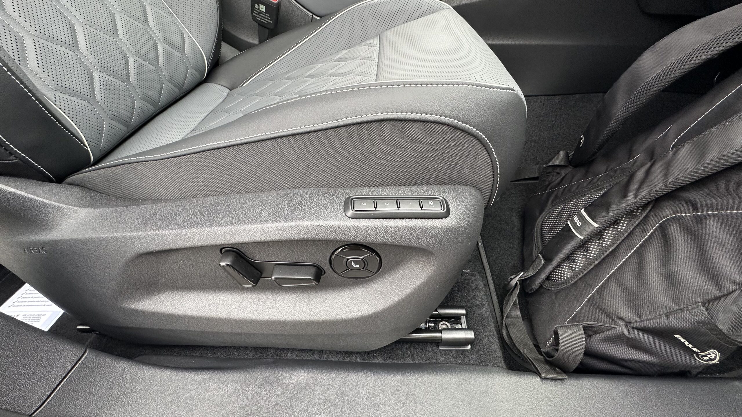 Controles eléctricos y memoria de asientos en Tiguan 2025