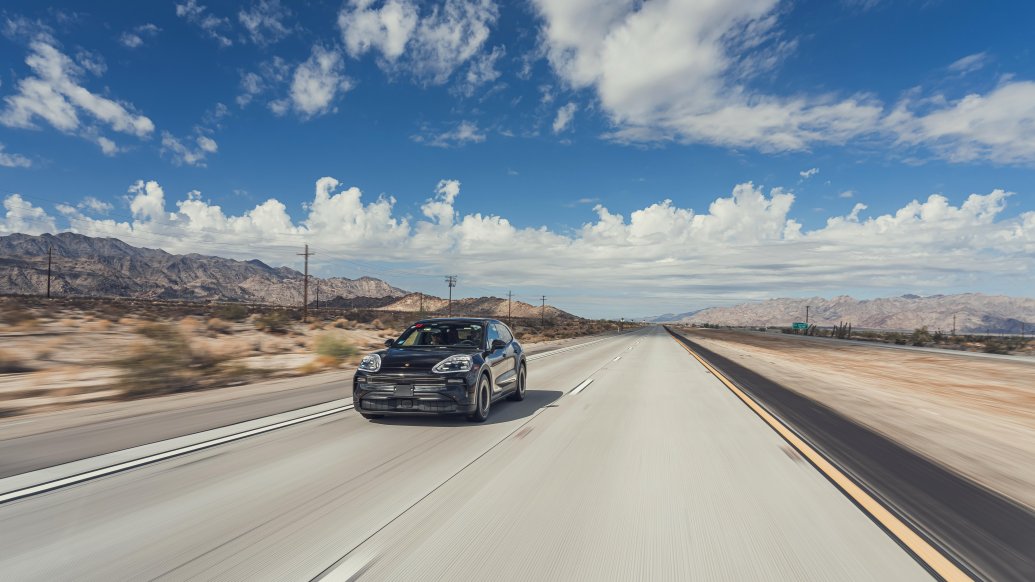 Porsche Cayenne Electric: nueva batería de alta tensión con 7% más densidad energética y carga más eficiente Porsche Cayenne Electric camuflado en pruebas