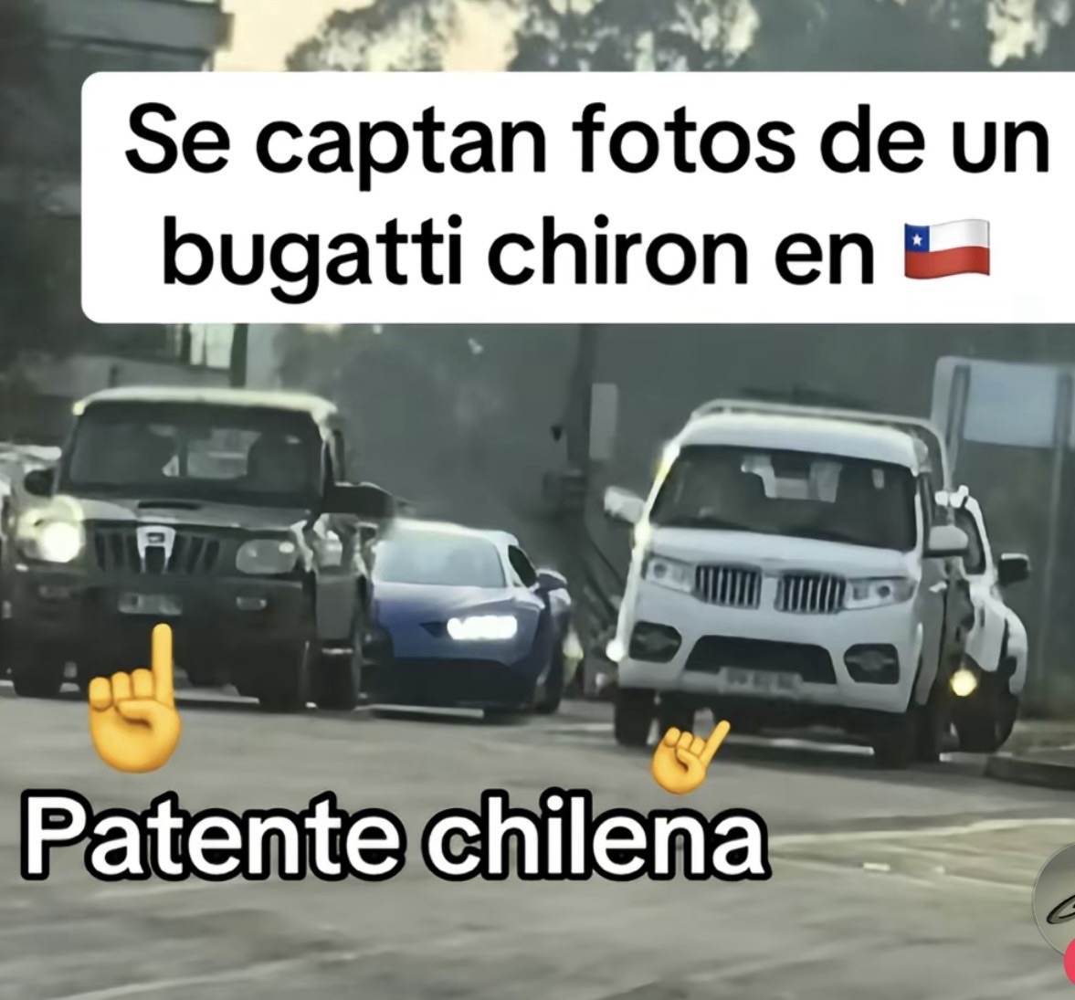 Bugatti Chiron sorprende con un inesperado avistamiento en Santiago de Chile Bugatti Chiron en Santiago rodeado de autos con patente chilena