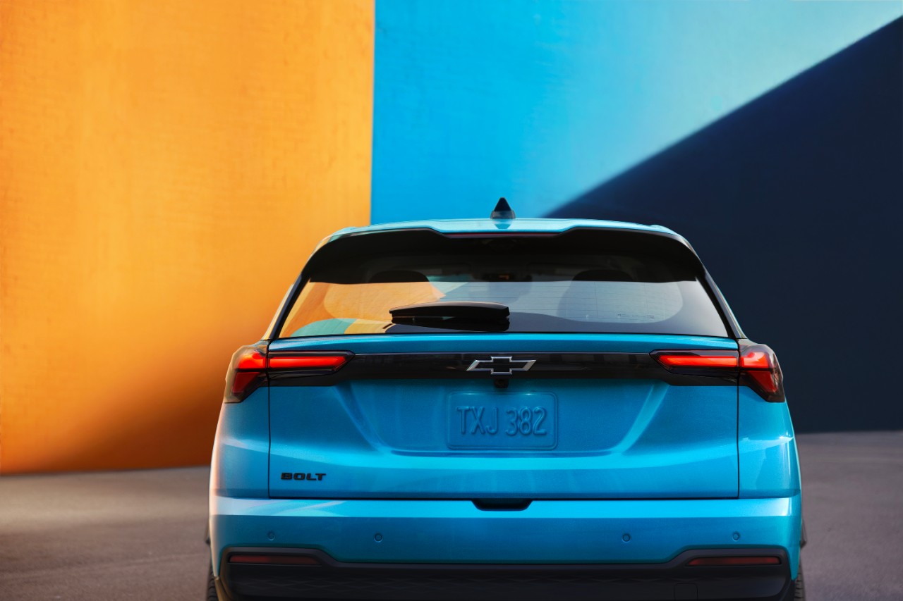 Nuevo Chevrolet Bolt 2027: regreso global con NACS, carga más rápida y enfoque de precio accesible Parte trasera del Bolt 2027