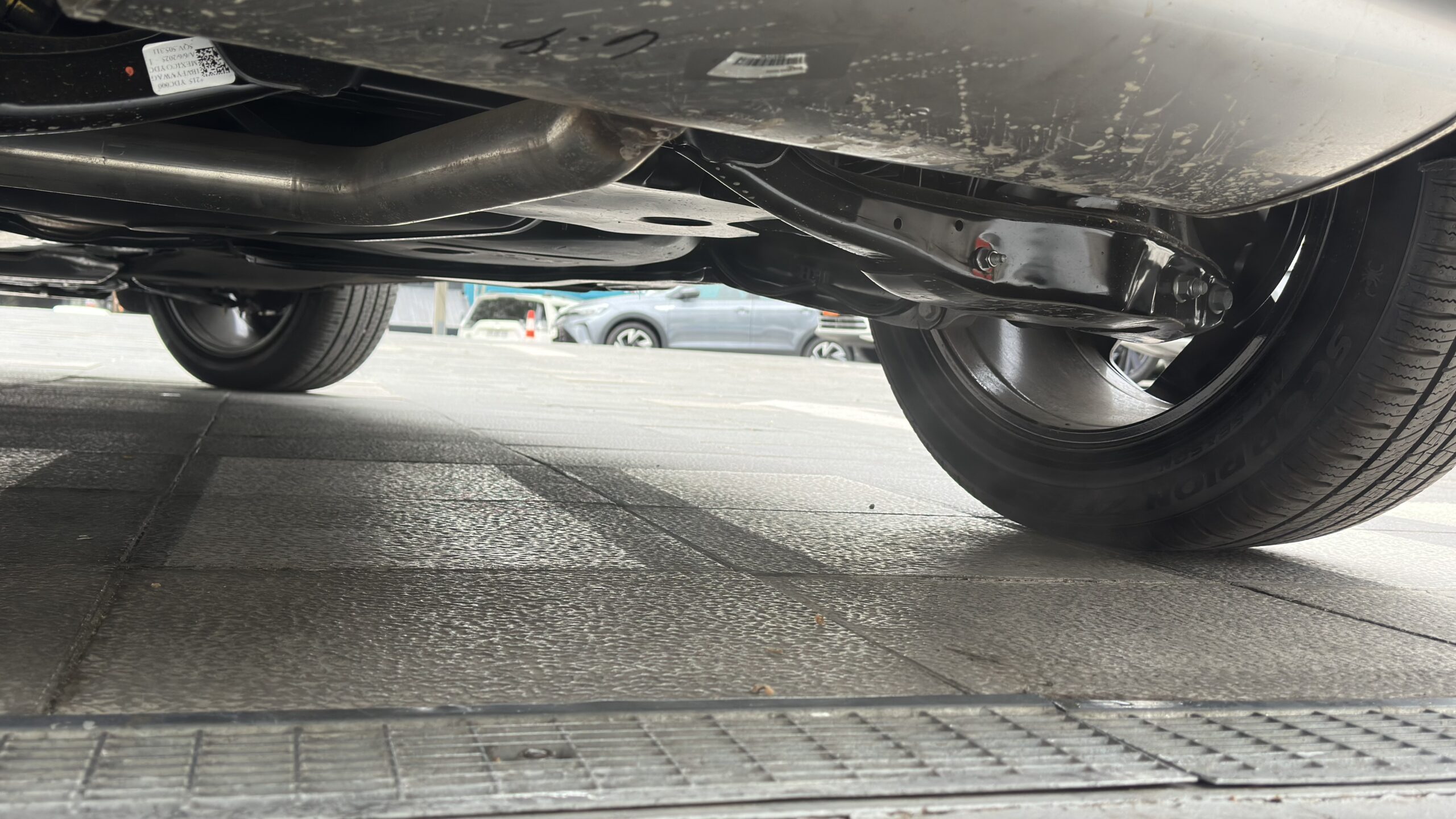 Detalle de suspensión de Volkswagen Tiguan 2025