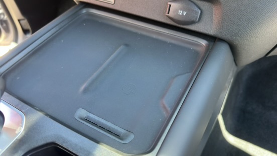 Cargador inalámbrico con ventilación Chery Himla