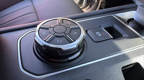 Selector de modos de manejo y 4x4 de la Chery Himla