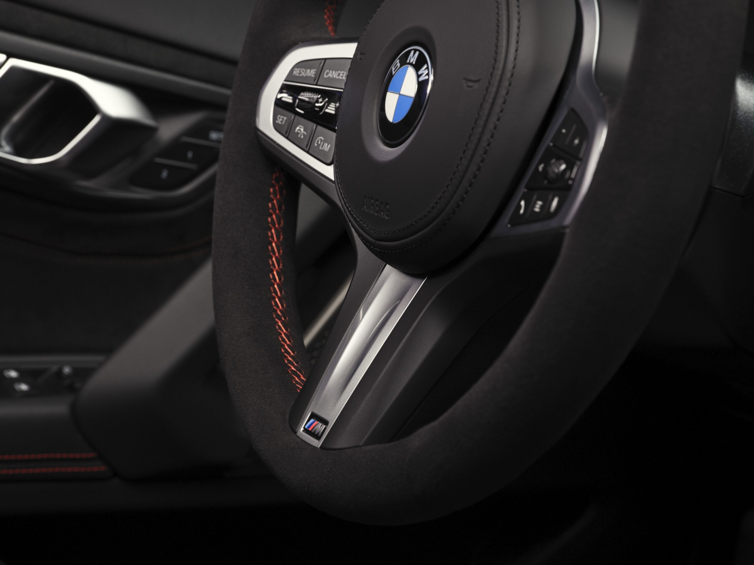 Detalle del volante deportivo del BMW Z4 Final Edition