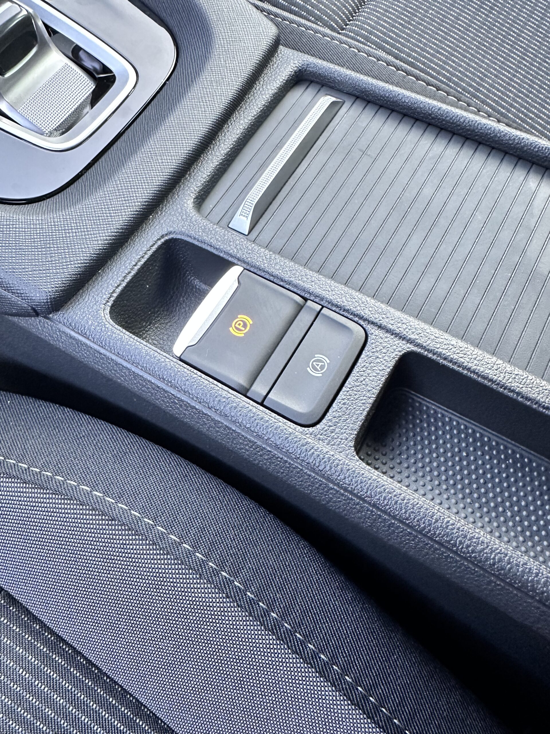 Detalle consola central Skoda Octavia facelift 2026