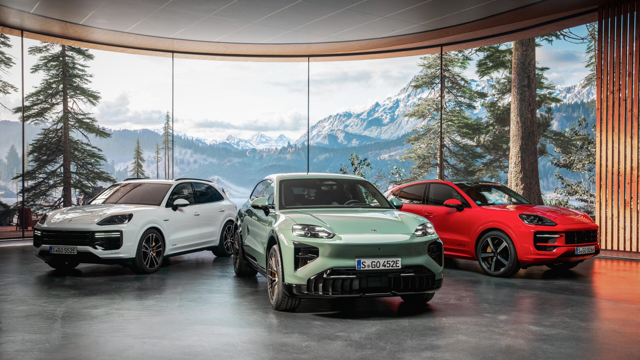 Porsche Cayenne Eléctrico: el SUV más potente de la marca entra en una nueva era Gama del nuevo Porsche Cayenne vista desde la parte trasera