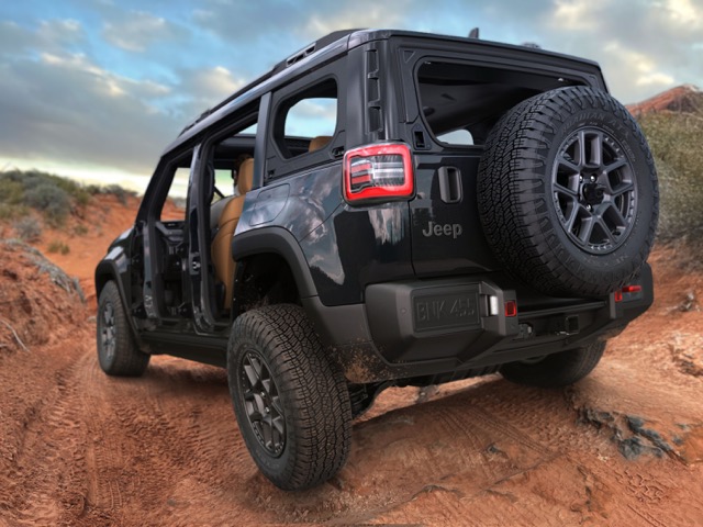 Jeep Recon Moab: el 4x4 eléctrico 100% eléctrico más extremo de Jeep Jeep Recon Moab 2026 articulando la suspensión en una prueba off-road