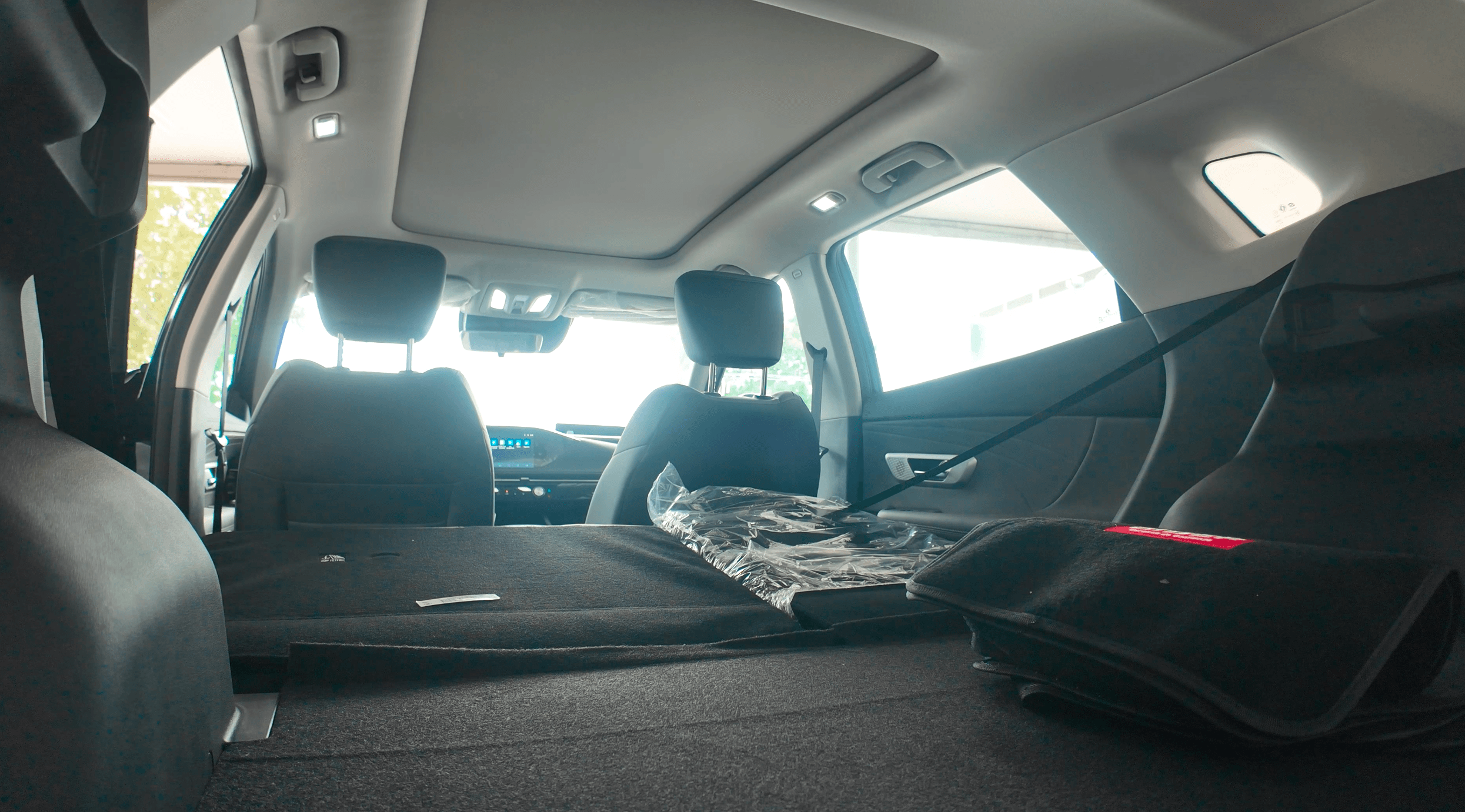 Maletero Dongfeng Huge con asientos abatidos