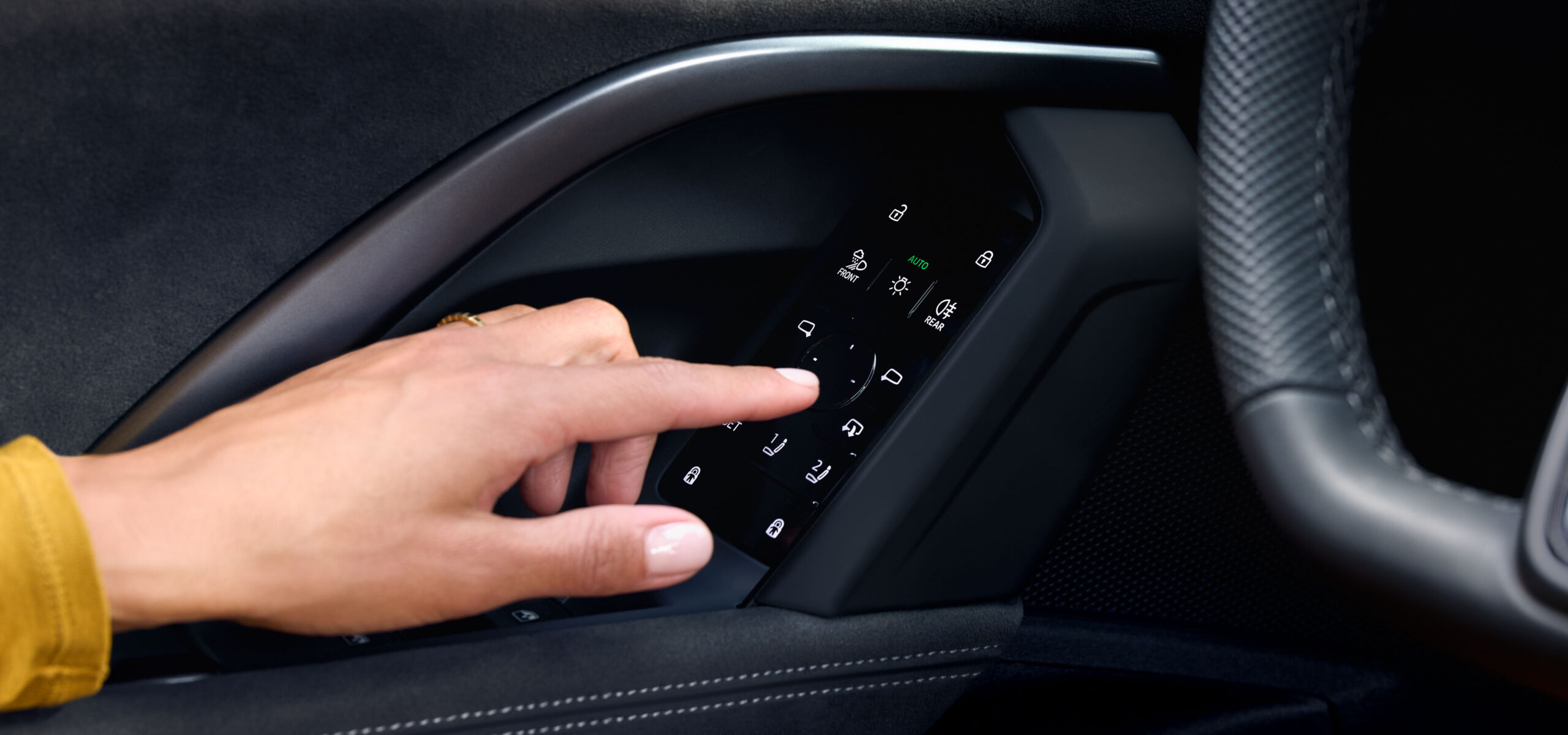 Detalle mando de puertas Audi Q5