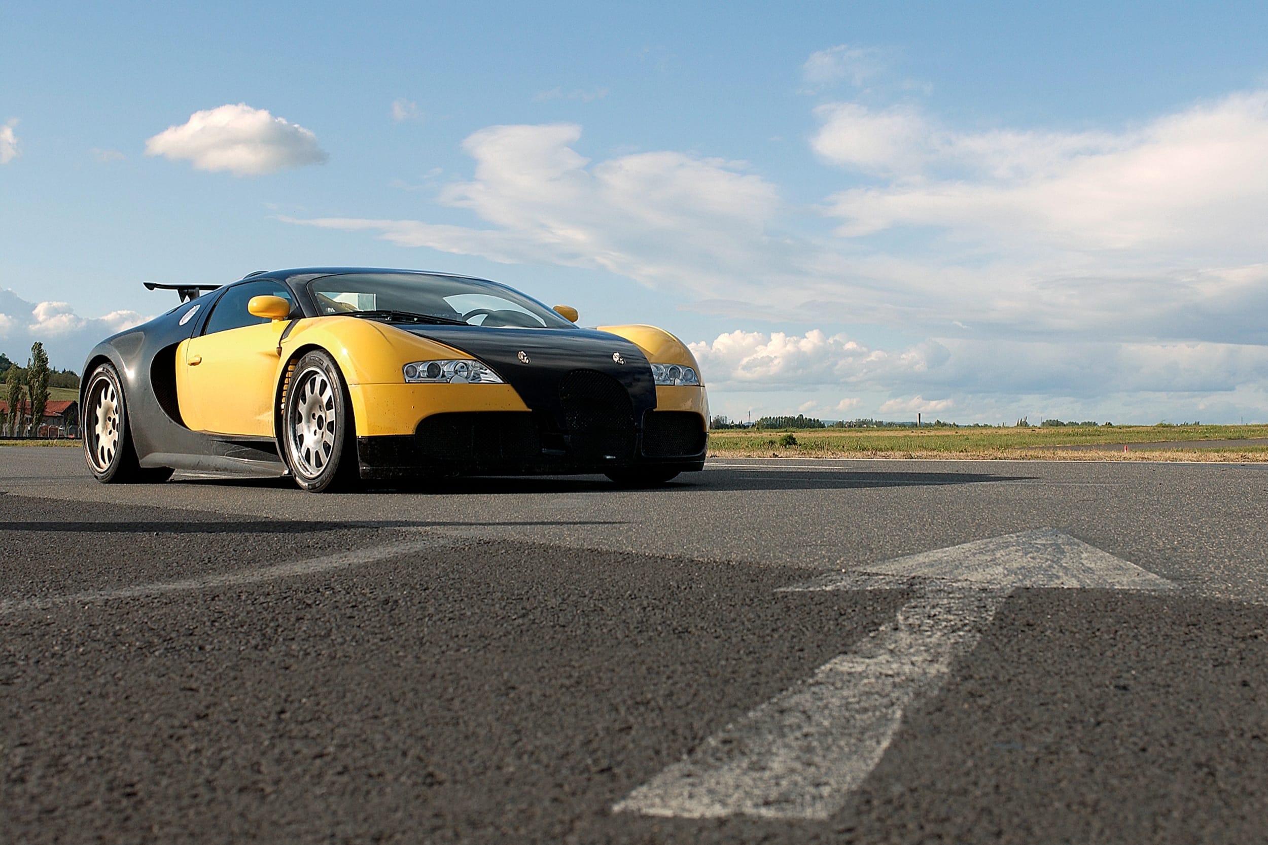 07 2601 loris bicocchi 1rst drives veyron