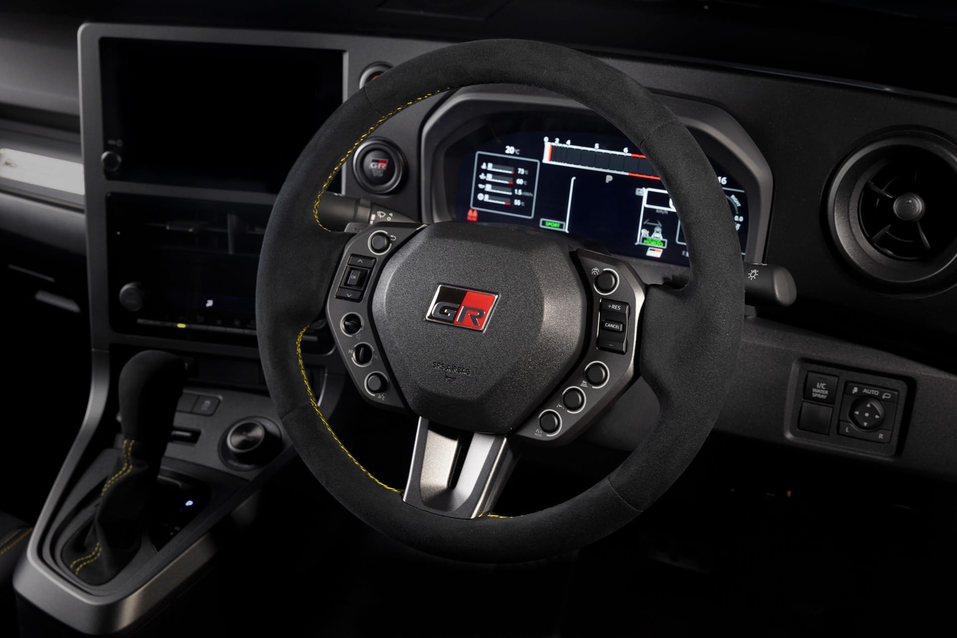 GR Yaris MORIZO RR: La Edición Especial Más Exclusiva de Toyota GAZOO Racing Volante suede