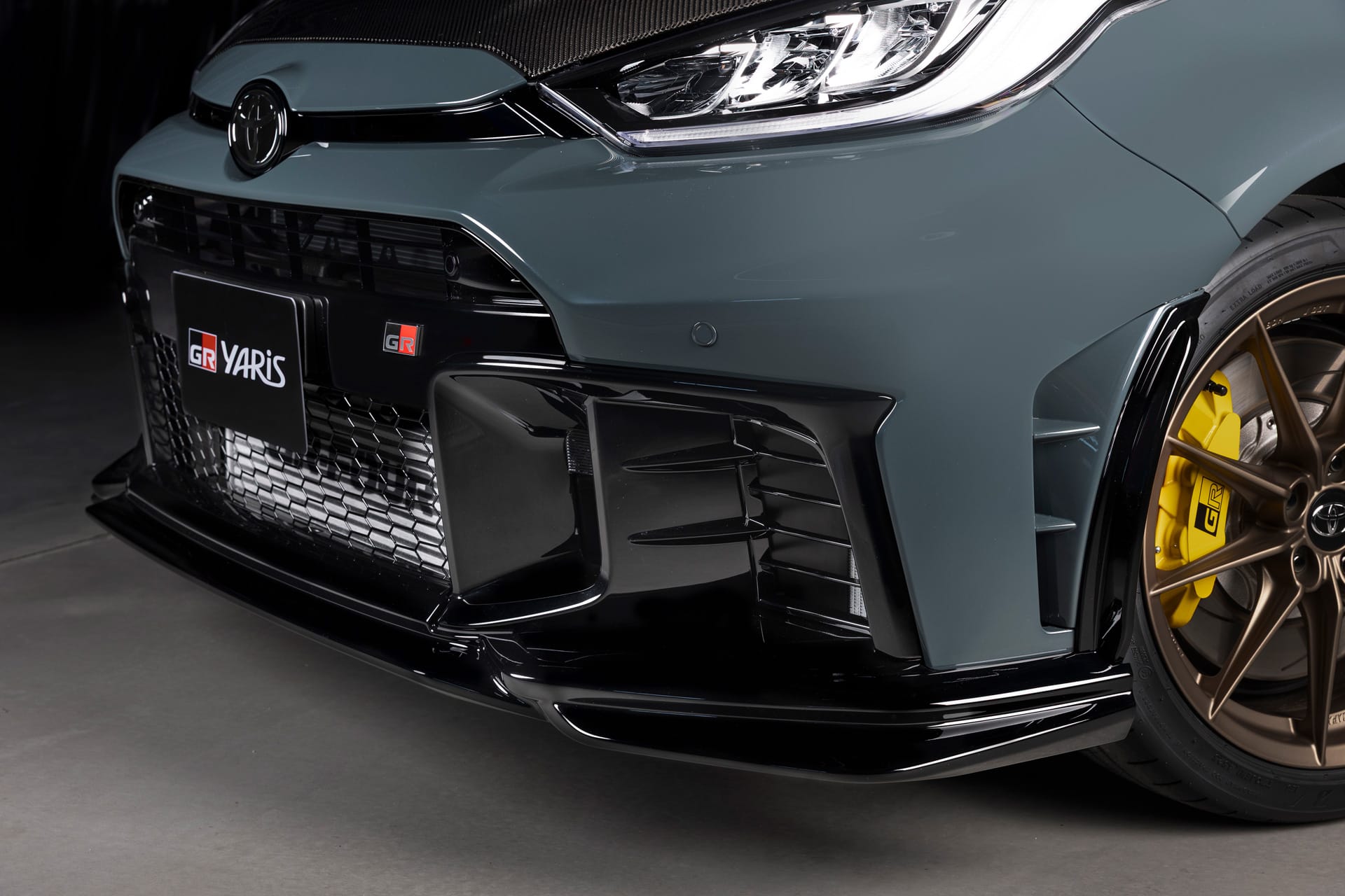 GR Yaris MORIZO RR: La Edición Especial Más Exclusiva de Toyota GAZOO Racing Spoiler delantero