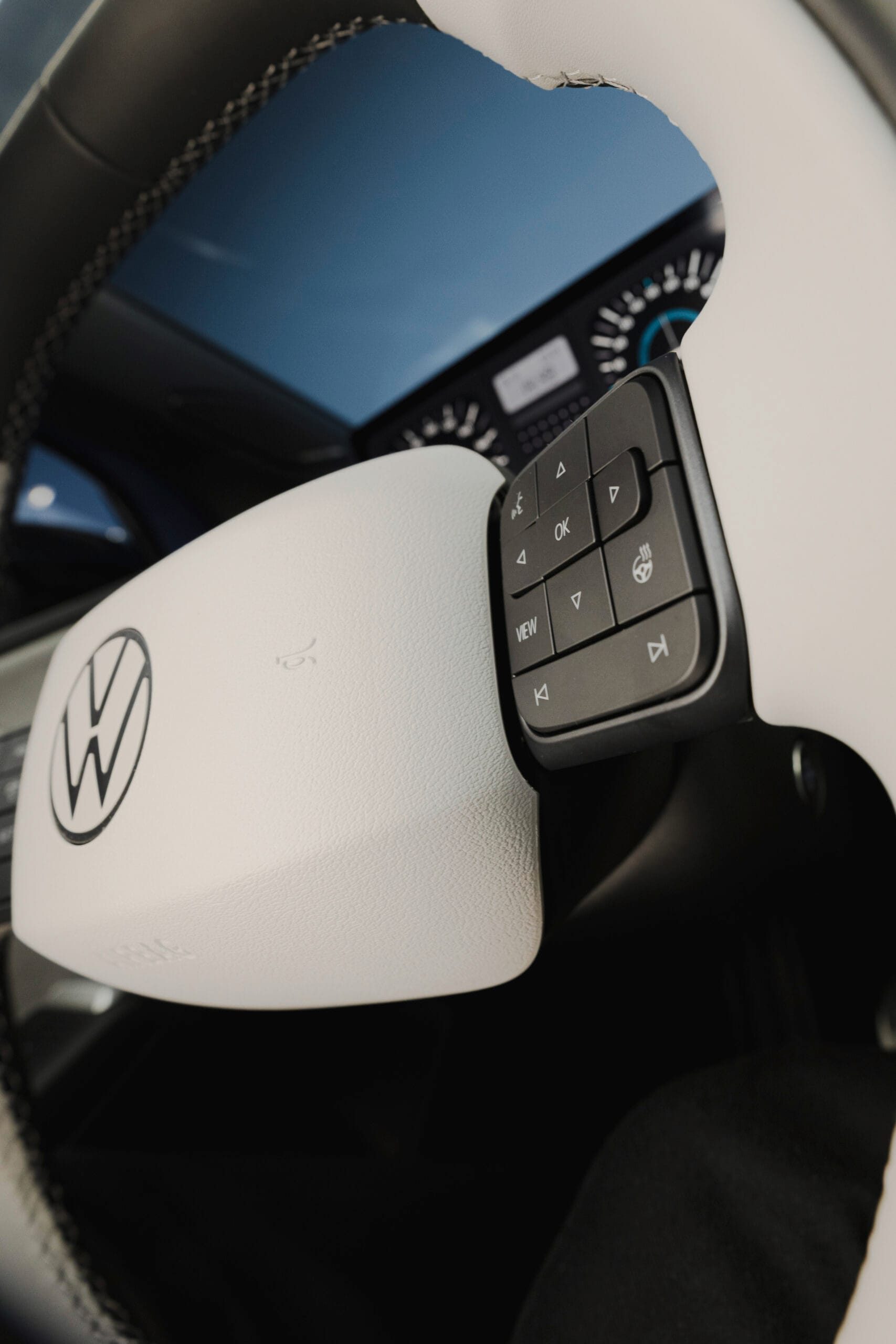 Volante multifunción del Volkswagen ID. Polo con botones claramente estructurados