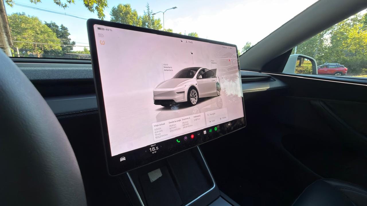 Pantalla infoentretenimiento Tesla Model Y