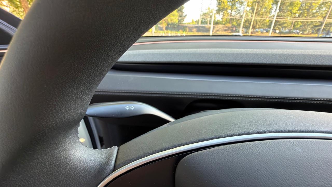 Palanca de intermitentes Tesla Model Y