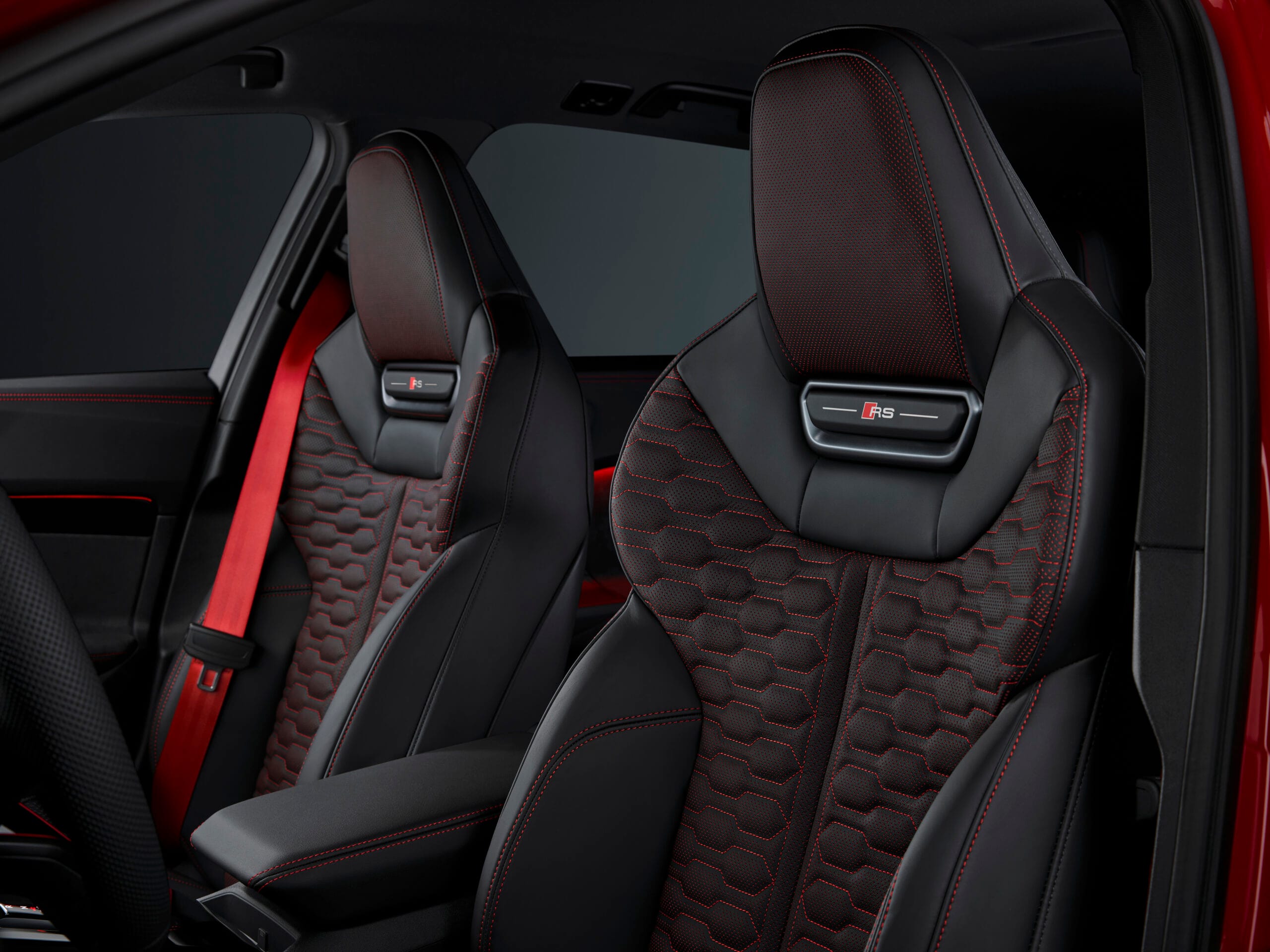 Asientos deportivos del Audi RS 5 2026 con tapizado de cuadros