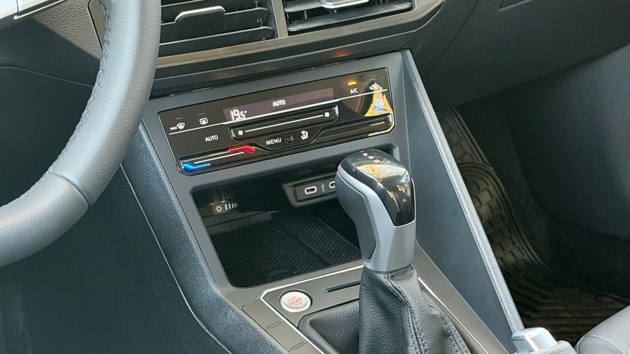 Climatizador táctil Volkswagen Virtus 2026