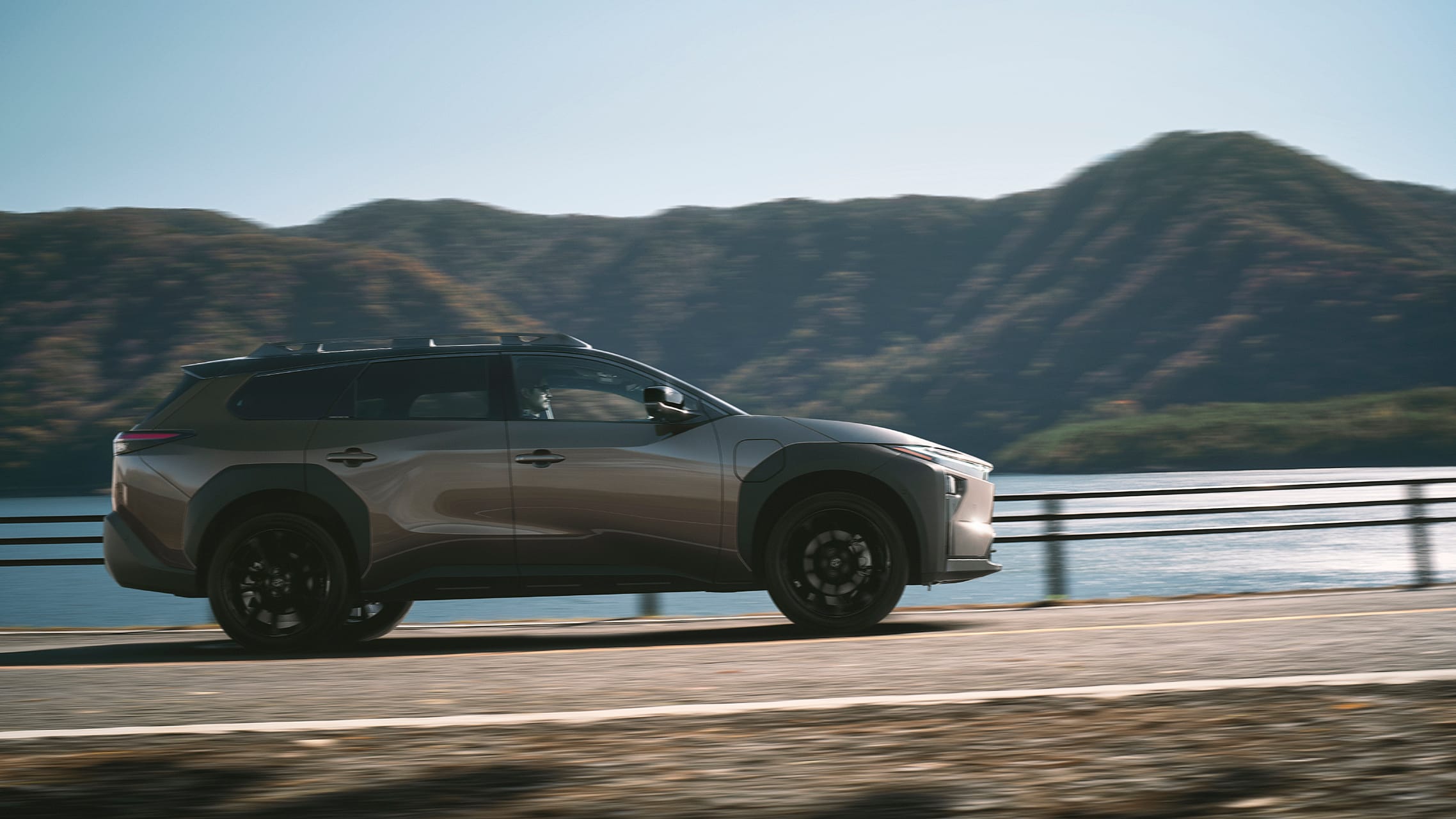 Toyota bZ4X Touring vista lateral exterior