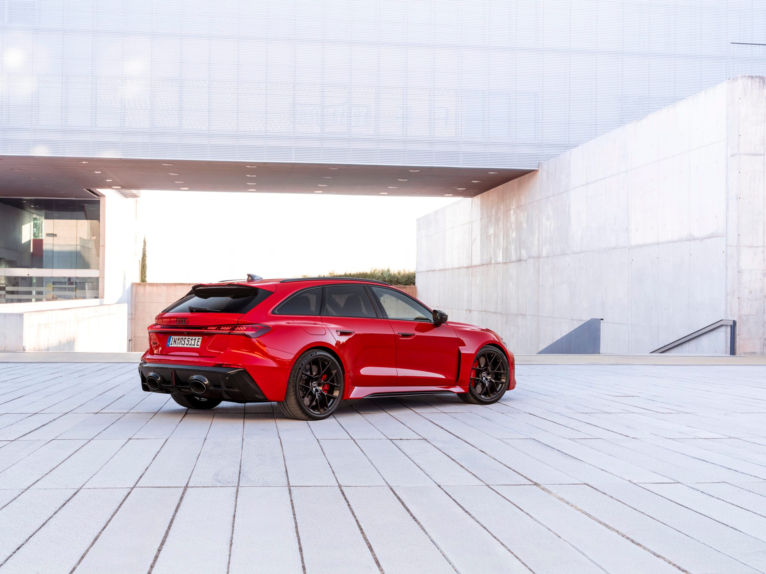 Nuevo Audi RS 5 2026 vista trasera con difusor y escapes ovalados