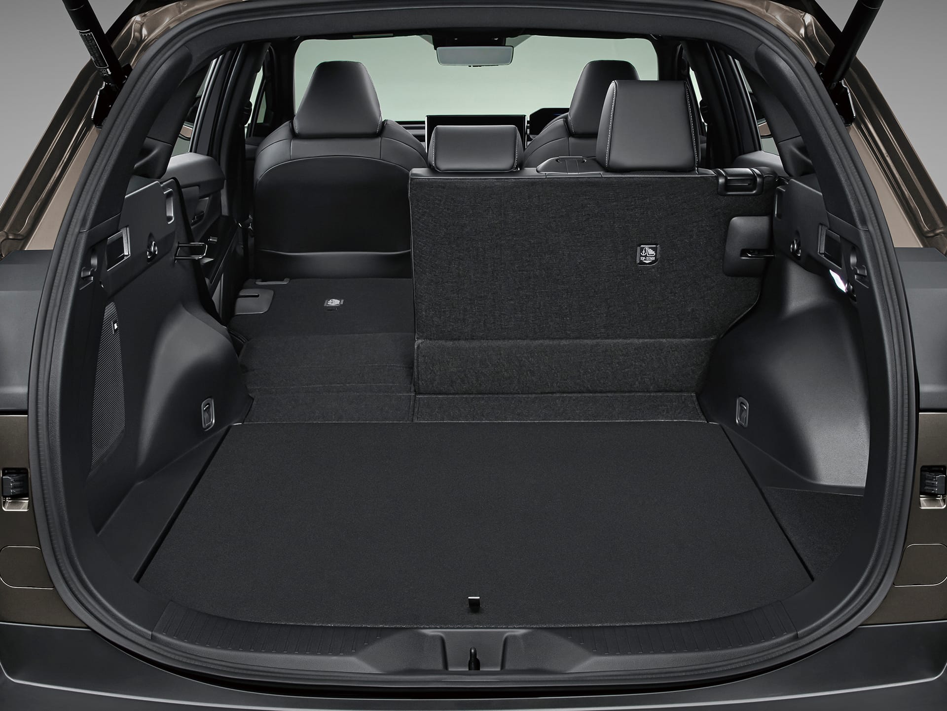 Maletero Toyota bZ4X Touring con asientos abatidos