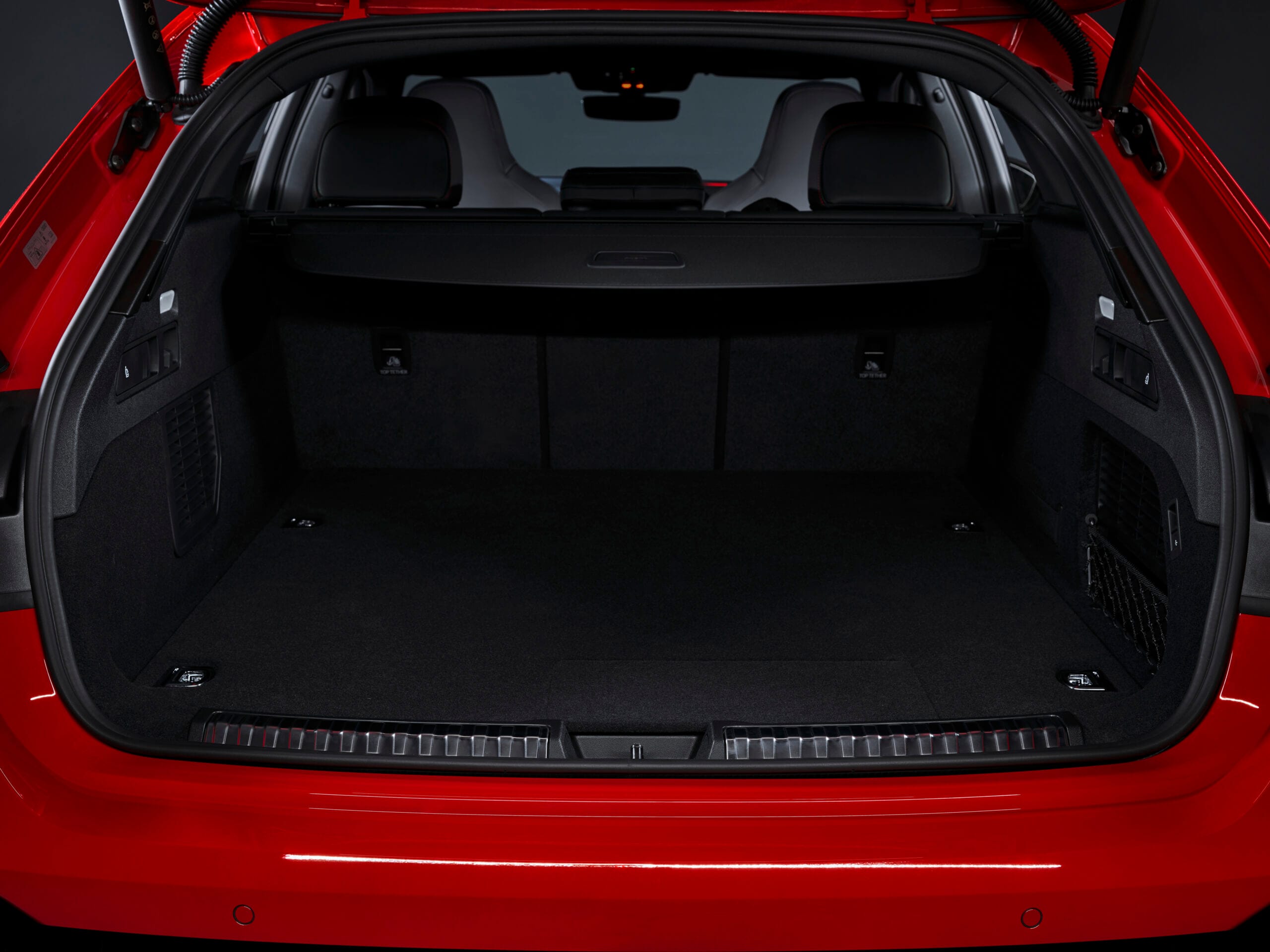 Maletero del Audi RS 5 2026 vacío